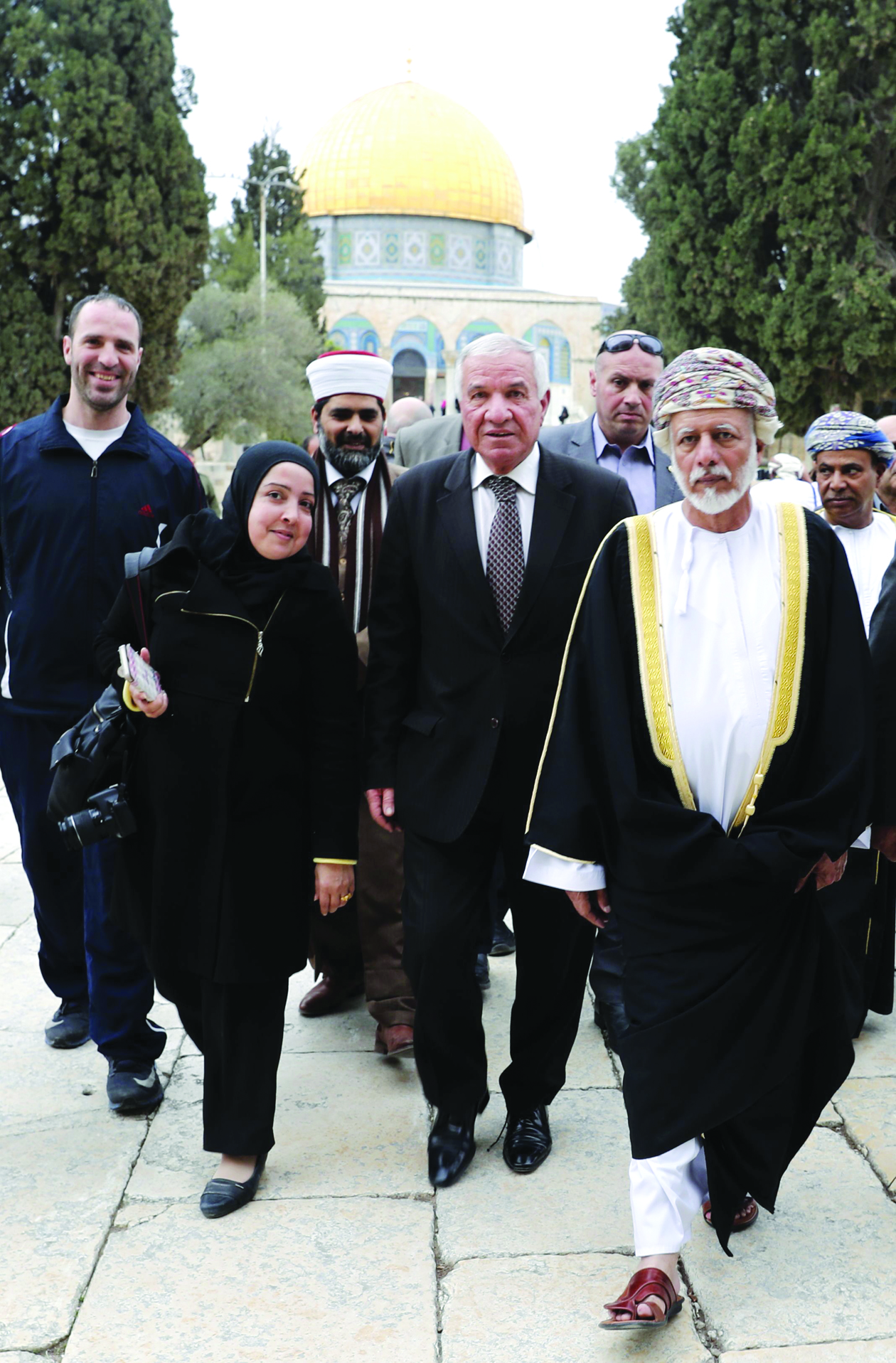 u0648u0632u064au0631 u0627u0644u062eu0627u0631u062cu064au0629 u0627u0644u0639u064fu0645u0627u0646u064a u0641u064a u0645u0633u062cu062f u0642u0628u0629 u0627u0644u0635u062eu0631u0629 u0628u0627u0644u062du0631u0645 u0627u0644u0642u062fu0633u064a (u0627 u0641 u0628)