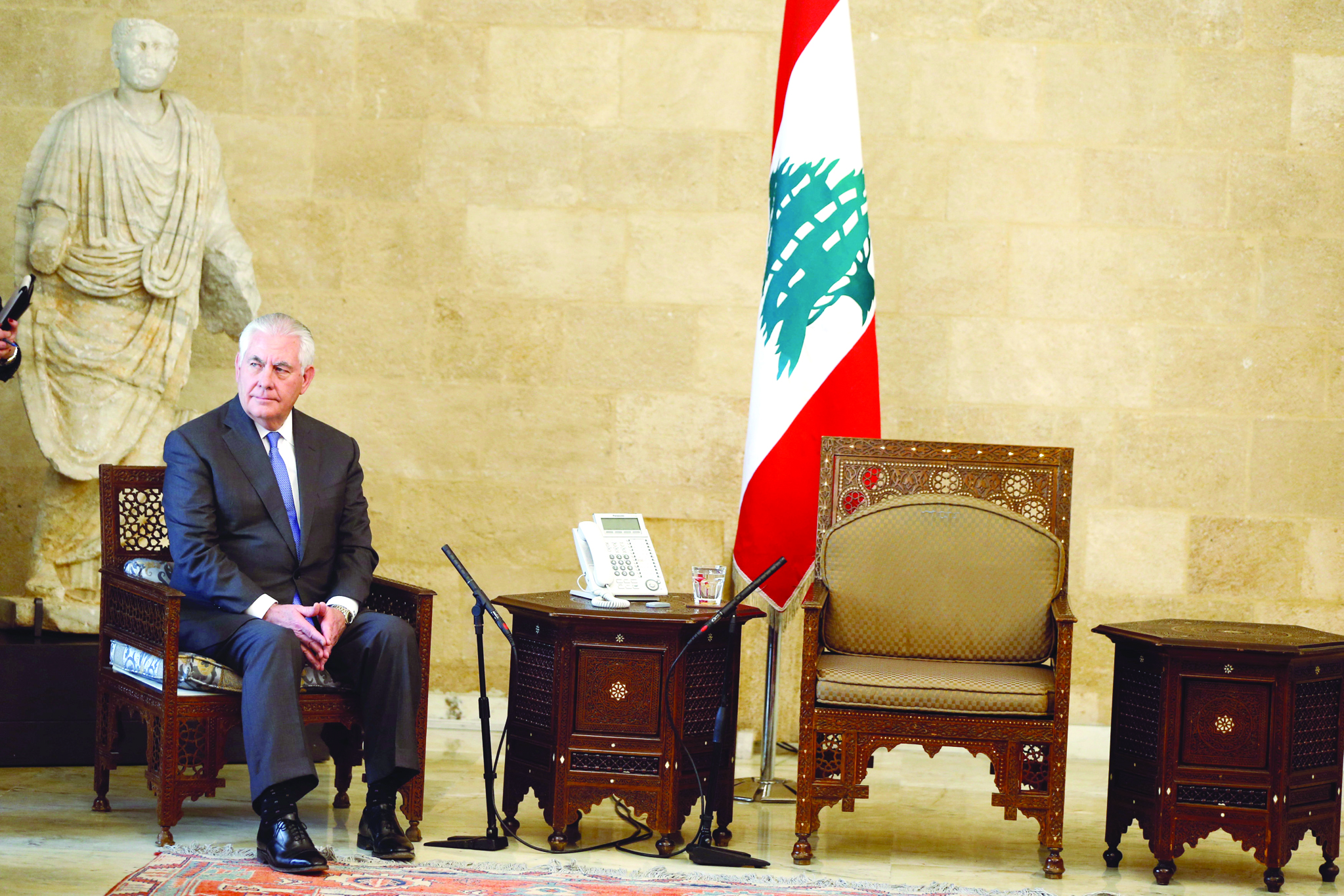 u062au064au0644u0631u0633u0648u0646 u0648u062du064au062fu0627u064b u0642u0628u0644 u0648u0635u0648u0644 u0627u0644u0631u0626u064au0633 u0627u0644u0644u0628u0646u0627u0646u064a u0644u0644u0627u062cu062au0645u0627u0639 u0645u0639u0647  (u0631u0648u064au062au0631u0632)