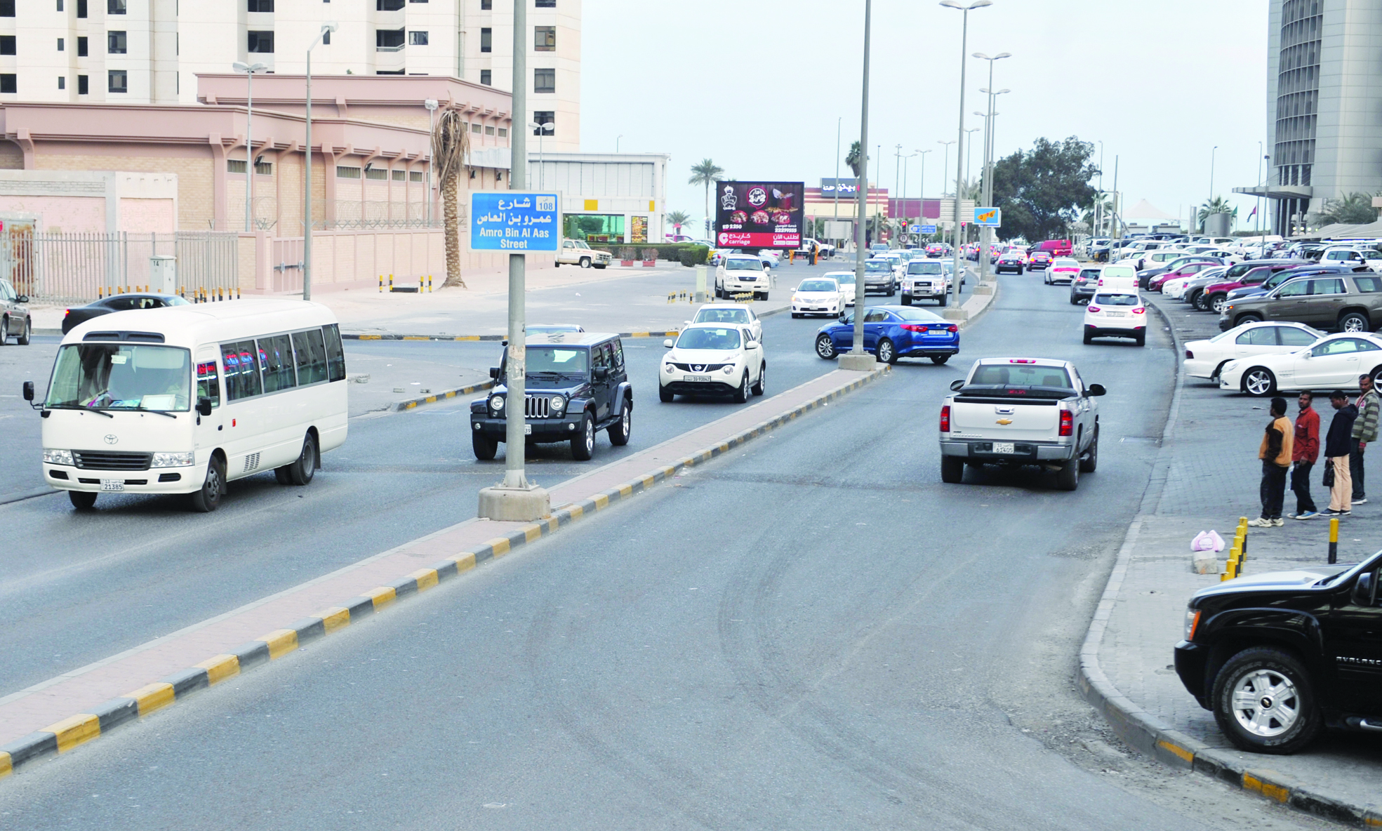 الشارع خالٍ من زحمة السير المعتادة     	   (تصوير سعد هنداوي)