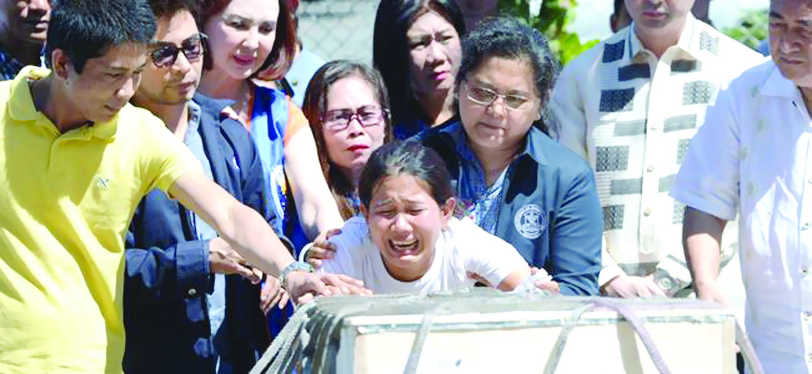 u0634u0642u064au0642u0629 u0627u0644u0636u062du064au0629 u062cu0648u0627u0646u0627 u062fu0627u0646u064au0644u0627 u062au0628u0643u064a u0641u0648u0642 u062cu062bu0645u0627u0646u0647u0627 u0641u064a u0645u0637u0627u0631 u0645u0627u0646u064au0644u0627 u0623u0645u0633