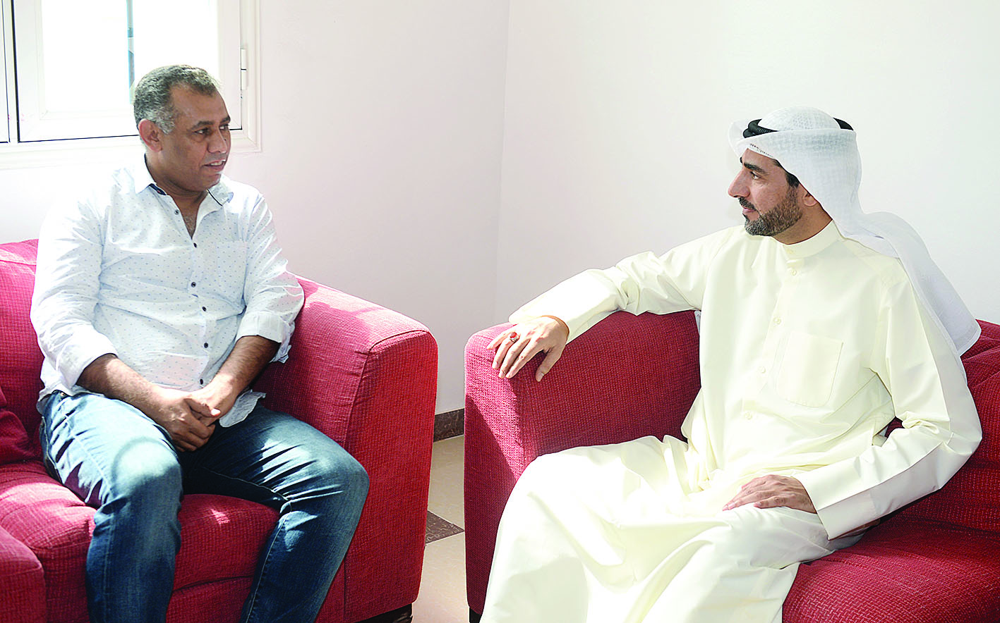 المزيدي متحدثا للزميل عمر العلاس 