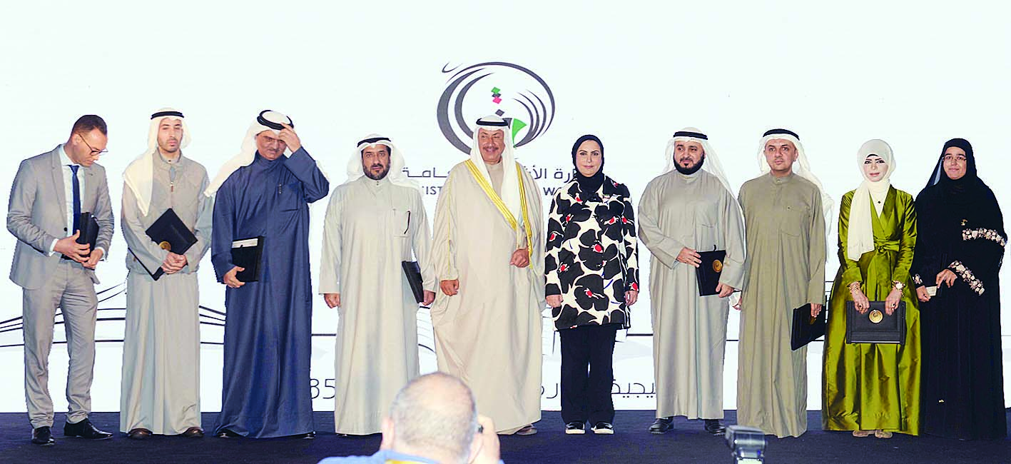 u0627u0644u0631u0648u0645u064a u0645u062au0648u0633u0637u0627u064b u0642u064au0627u062fu0627u062a u0627u0644u0648u0632u0627u0631u0629        t   (u062au0635u0648u064au0631 u0632u0643u0631u064au0627 u0639u0637u064au0629)