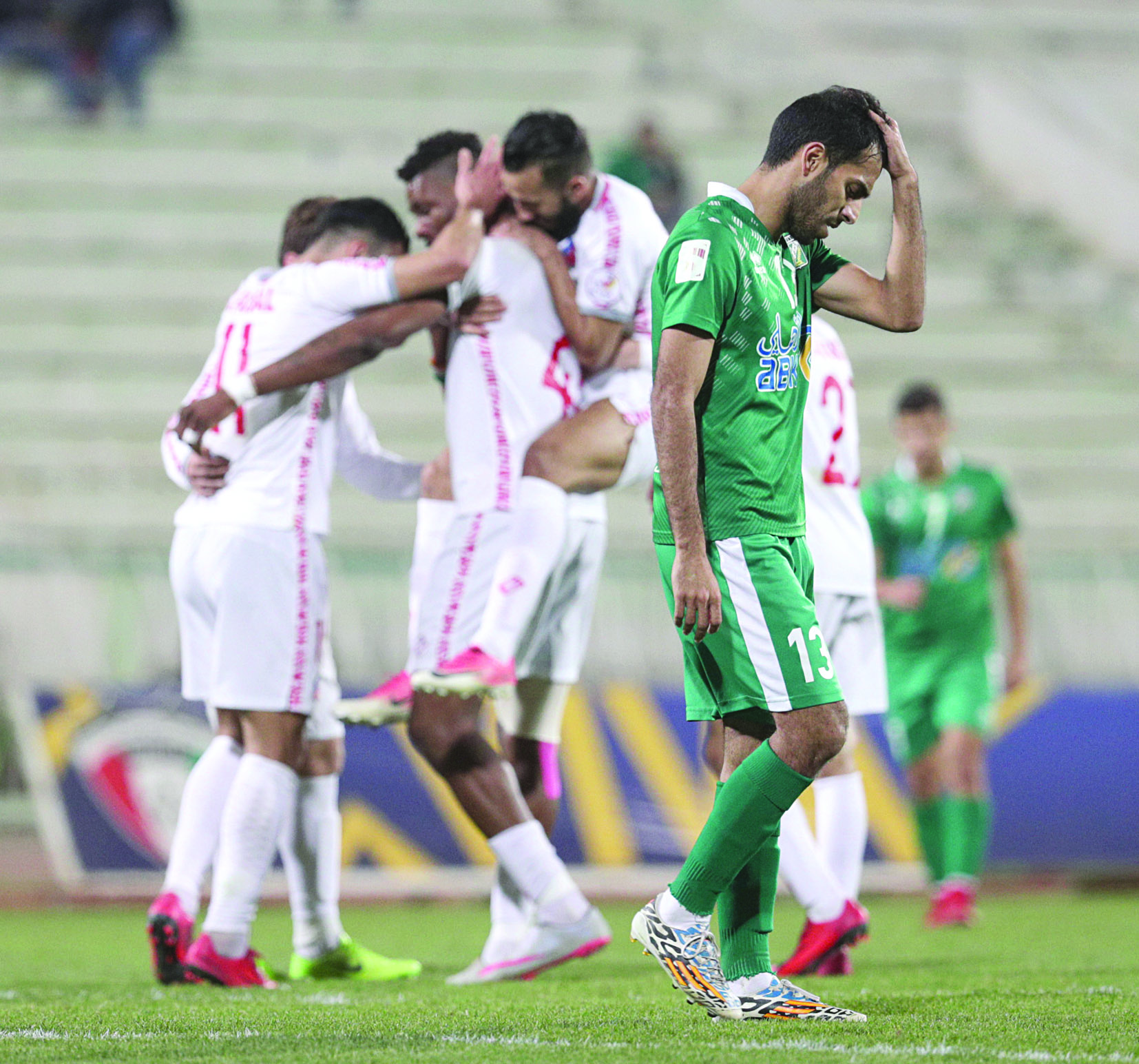 u062cu0645u0639u0629 u0633u0639u064au062f u064au062du062au0641u0644 u0645u0639 u0632u0645u0644u0627u0626u0647 u0628u0627u0644u0641u0648u0632 u0648u064au0628u062fu0648 u0644u0627u0639u0628 u0627u0644u0639u0631u0628u064a u0645u062du0645u062f u0641u0631u064au062d u062du0632u064au0646u0627u064b  tt(u0627u0644u0623u0632u0631u0642 u062fu0648u062a u0643u0648u0645)