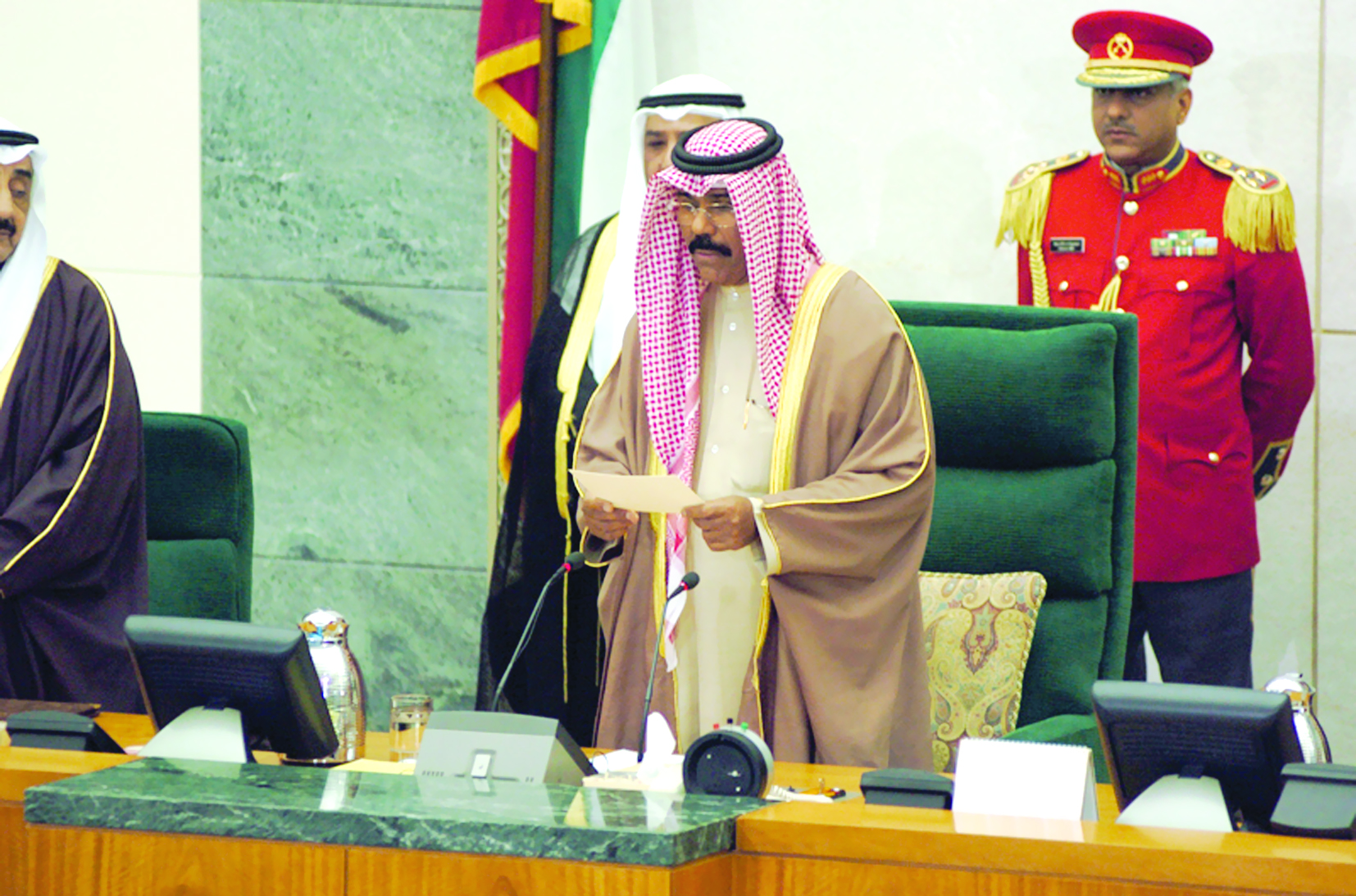 u0648u0644u064a u0627u0644u0639u0647u062f u0623u062bu0646u0627u0621 u0623u062fu0627u0626u0647 u0627u0644u0642u0633u0645 u0627u0644u062fu0633u062au0648u0631u064a u0641u064a u0645u062cu0644u0633 u0627u0644u0623u0645u0629