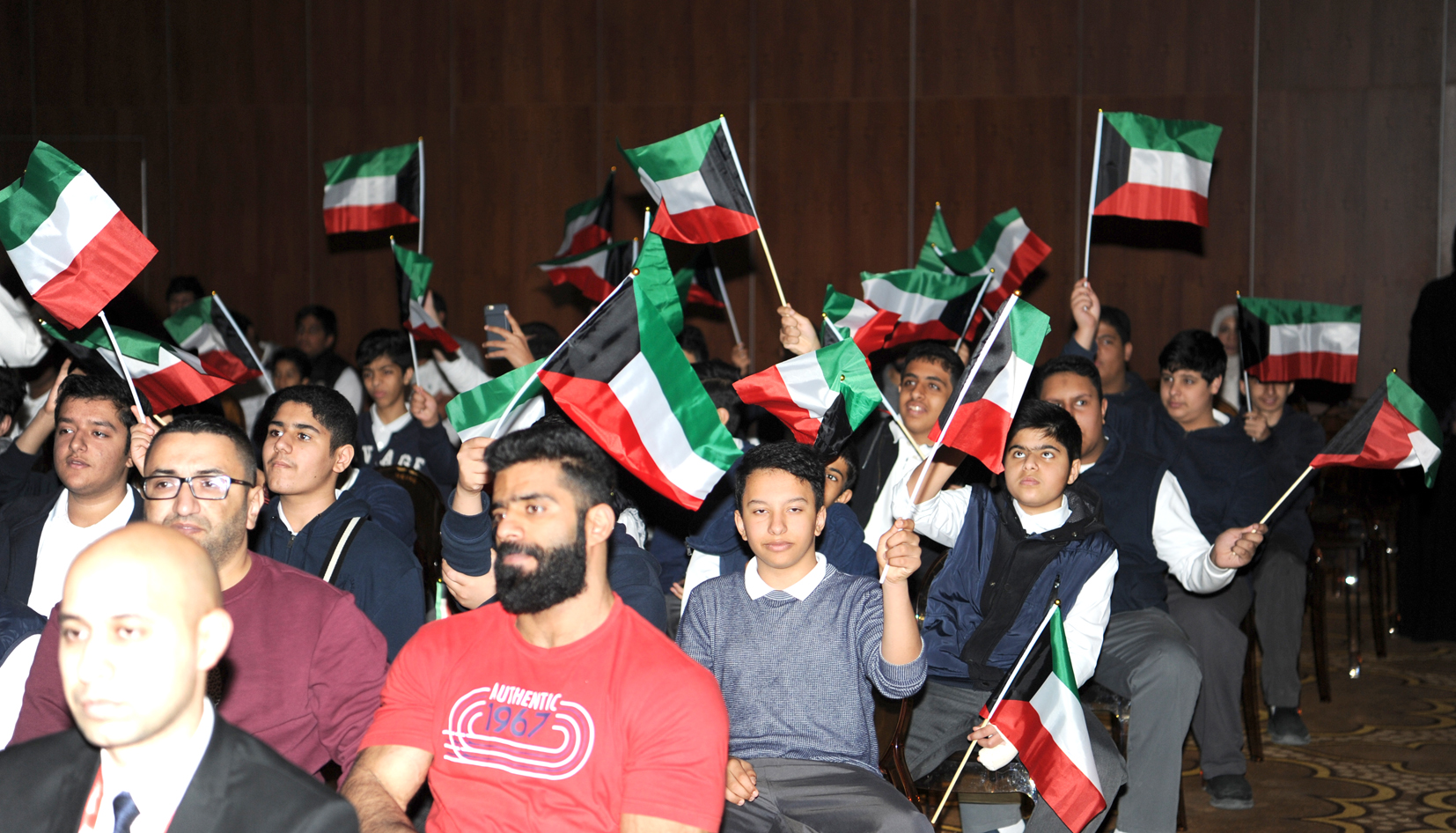 طلبة مشاركون في المؤتمر