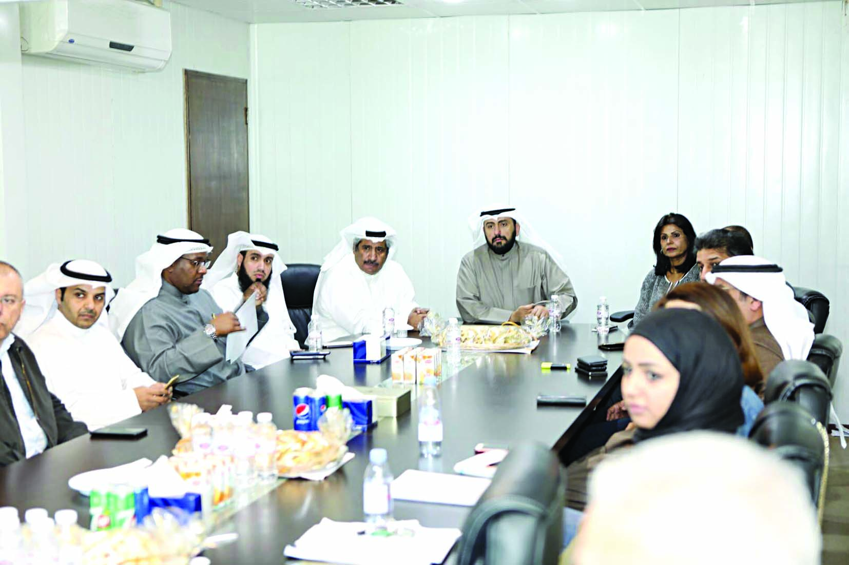 ... ومجتمعاً بمسؤولي الشؤون الهندسية 