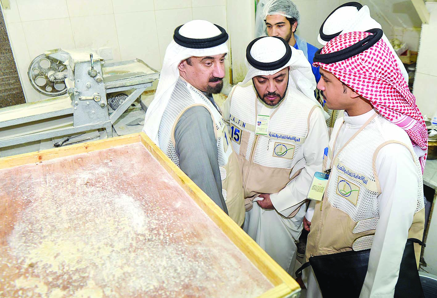 مفتشو الهيئة في أحد الأفران