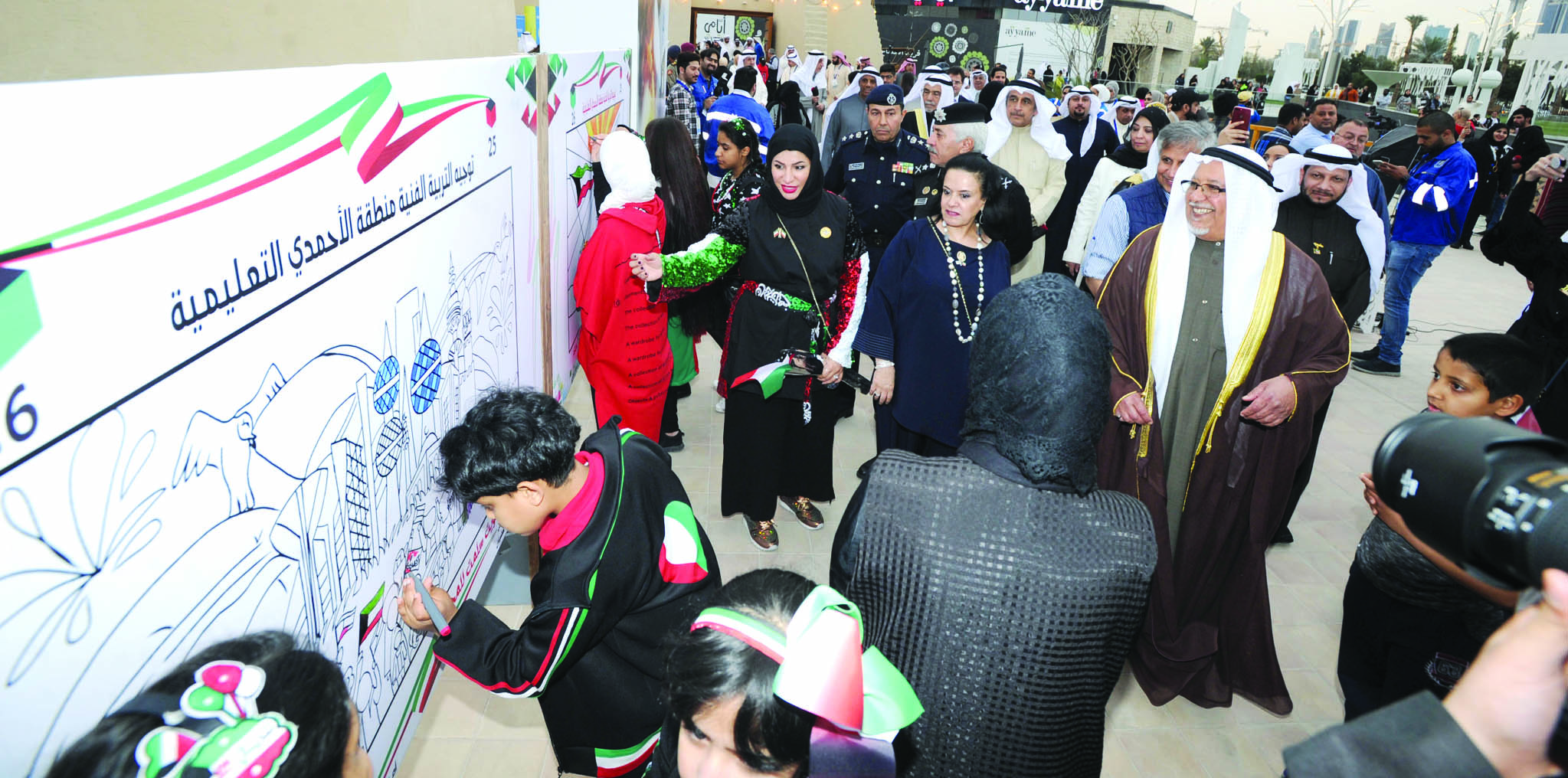 الوزير يتابع رسائل الحب على الجدارية