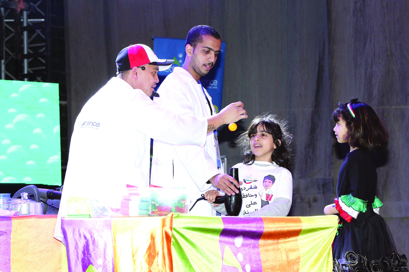 فريق «شقردي» يقدم فقرة للأطفال 