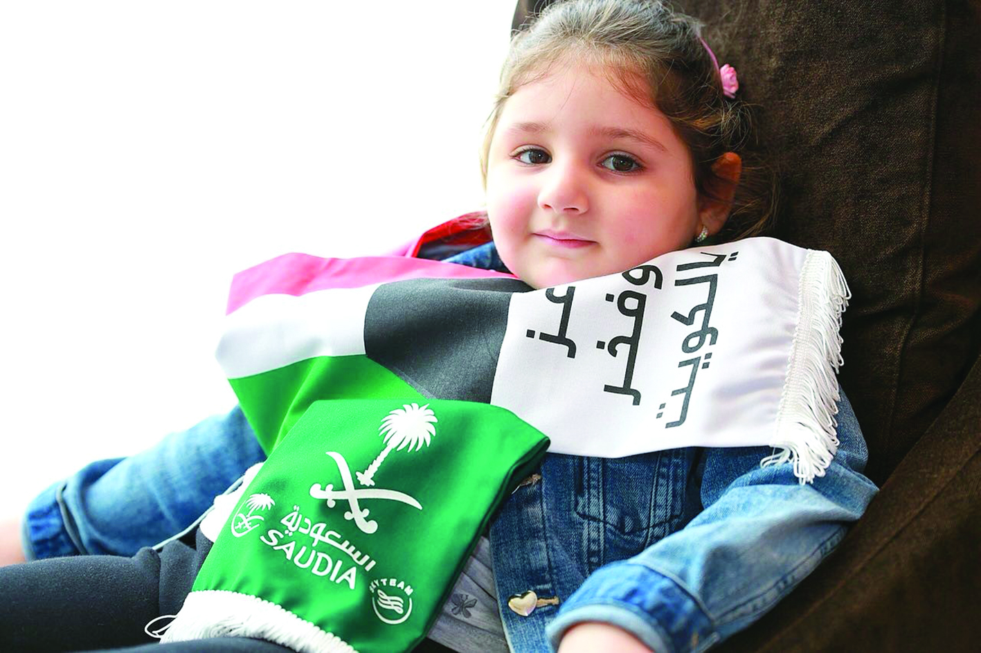 السعادة على وجه طفلة