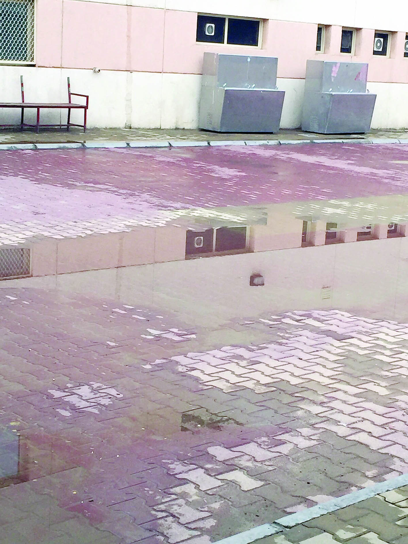 مياه الأمطار في ساحات العلم 