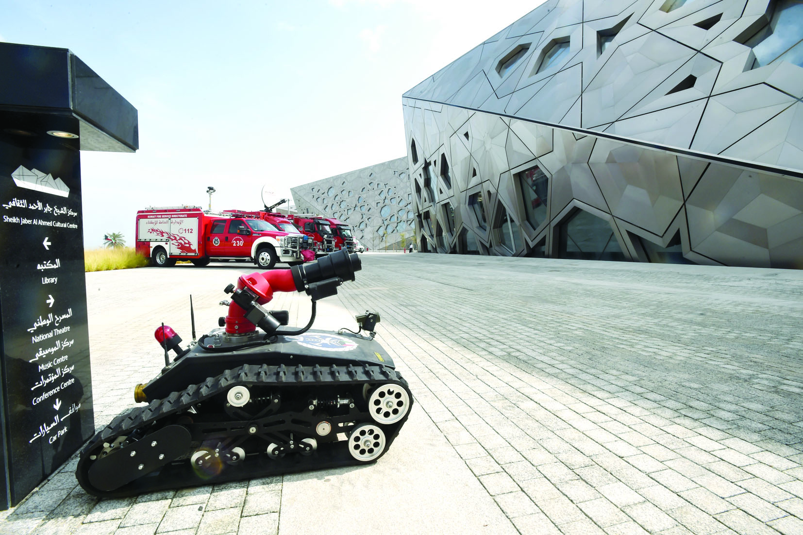 آليات ومعدات إطفاء في المهرجان   (تصوير أسعد عبدالله)