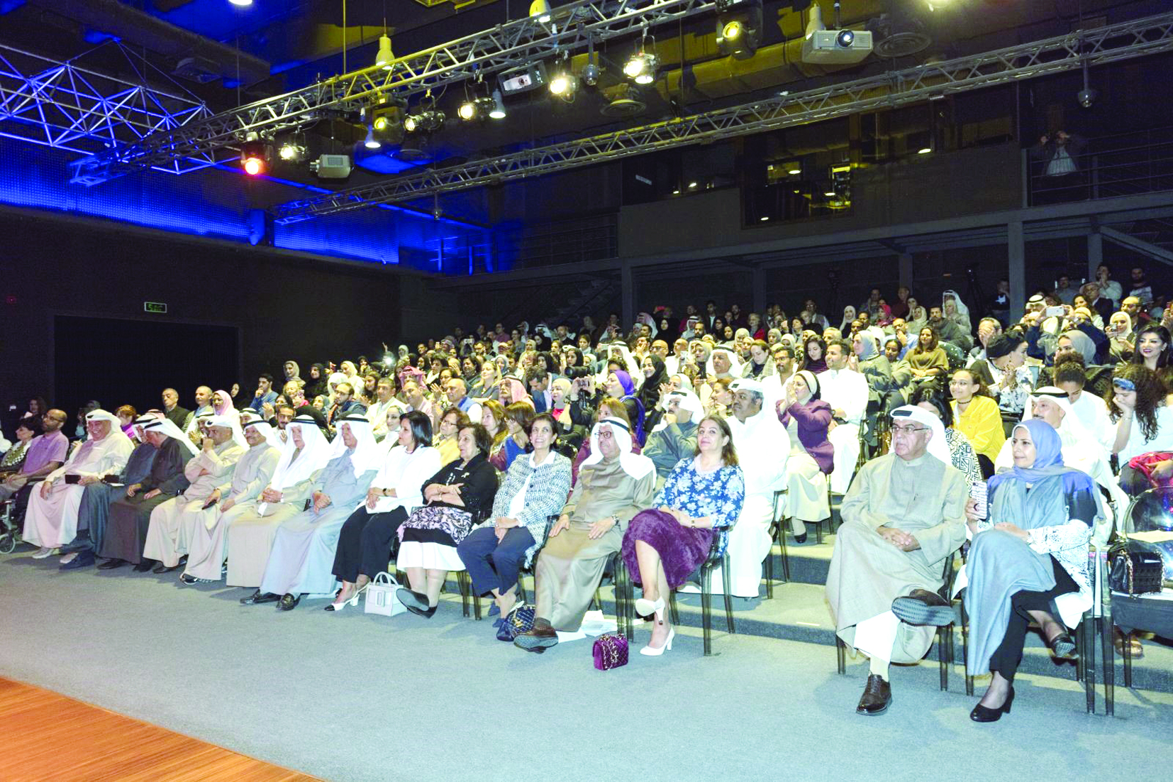 القاعة غصَّت بالحضور