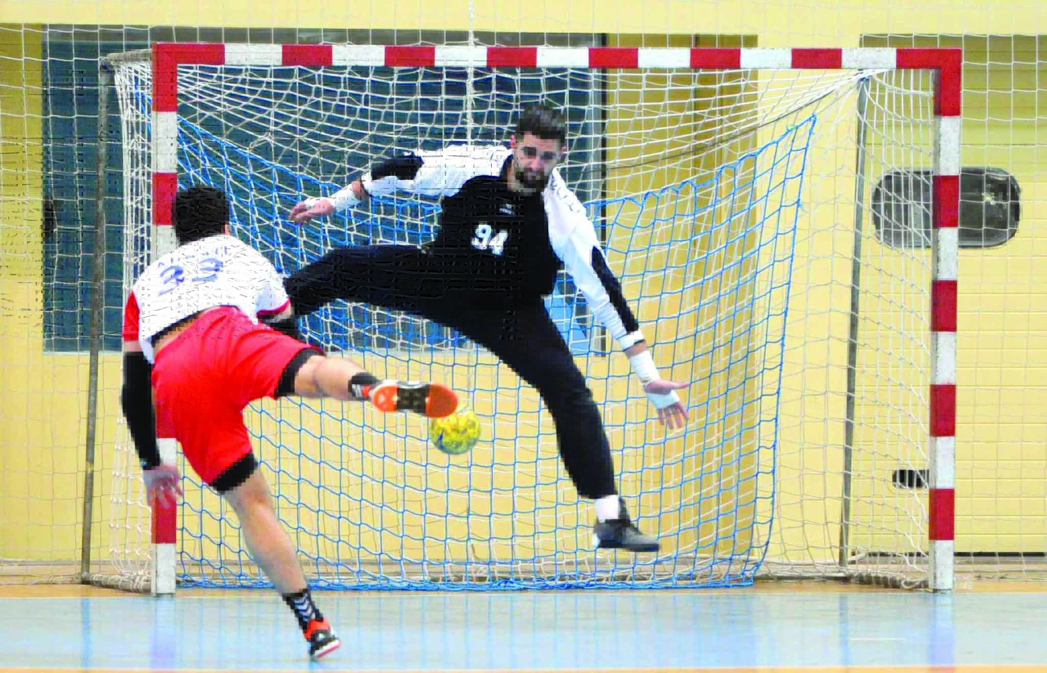 u0645u0646 u0645u0628u0627u0631u0627u0629 u0627u0644u0623u0645u0633 u0628u064au0646 u00abu0627u0644u0643u0648u064au062au00bb u0648u0627u0644u0633u0627u0644u0645u064au0629          tt   (u062au0635u0648u064au0631 u0637u0627u0631u0642 u0639u0632u0627u0644u062fu064au0646)