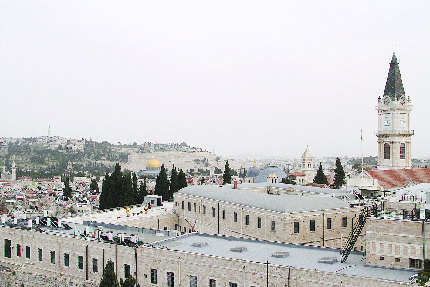 المساجد تعانق الكنائس في القدس