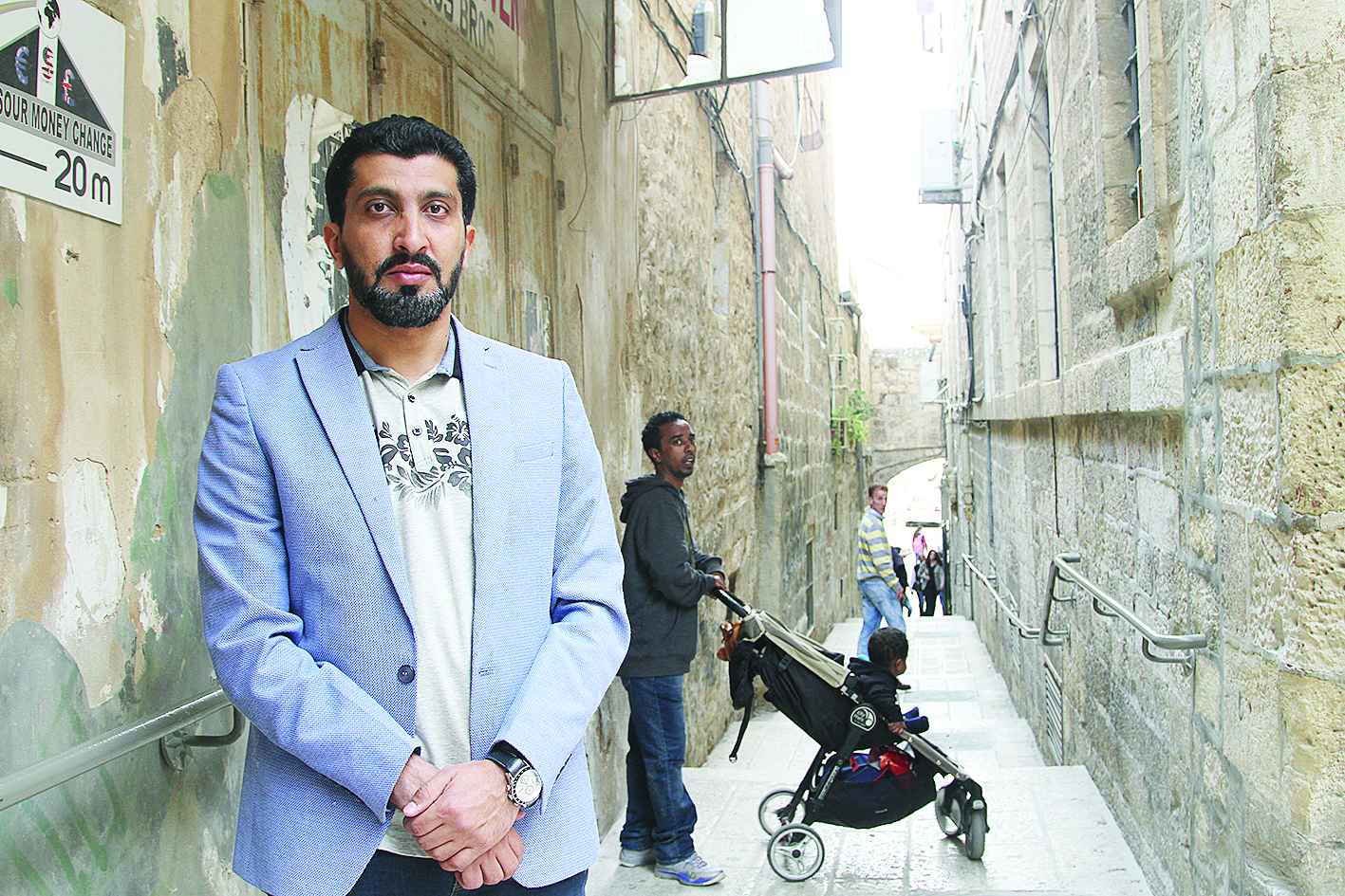 الزميل غانم السليماني في أحد أزقة القدس القديمة