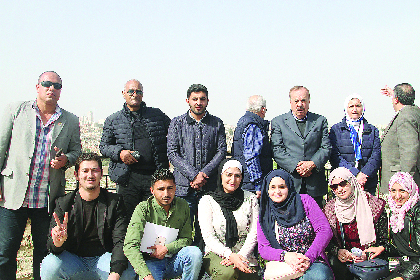 بعض أعضاء الوفد الإعلامي الزائر