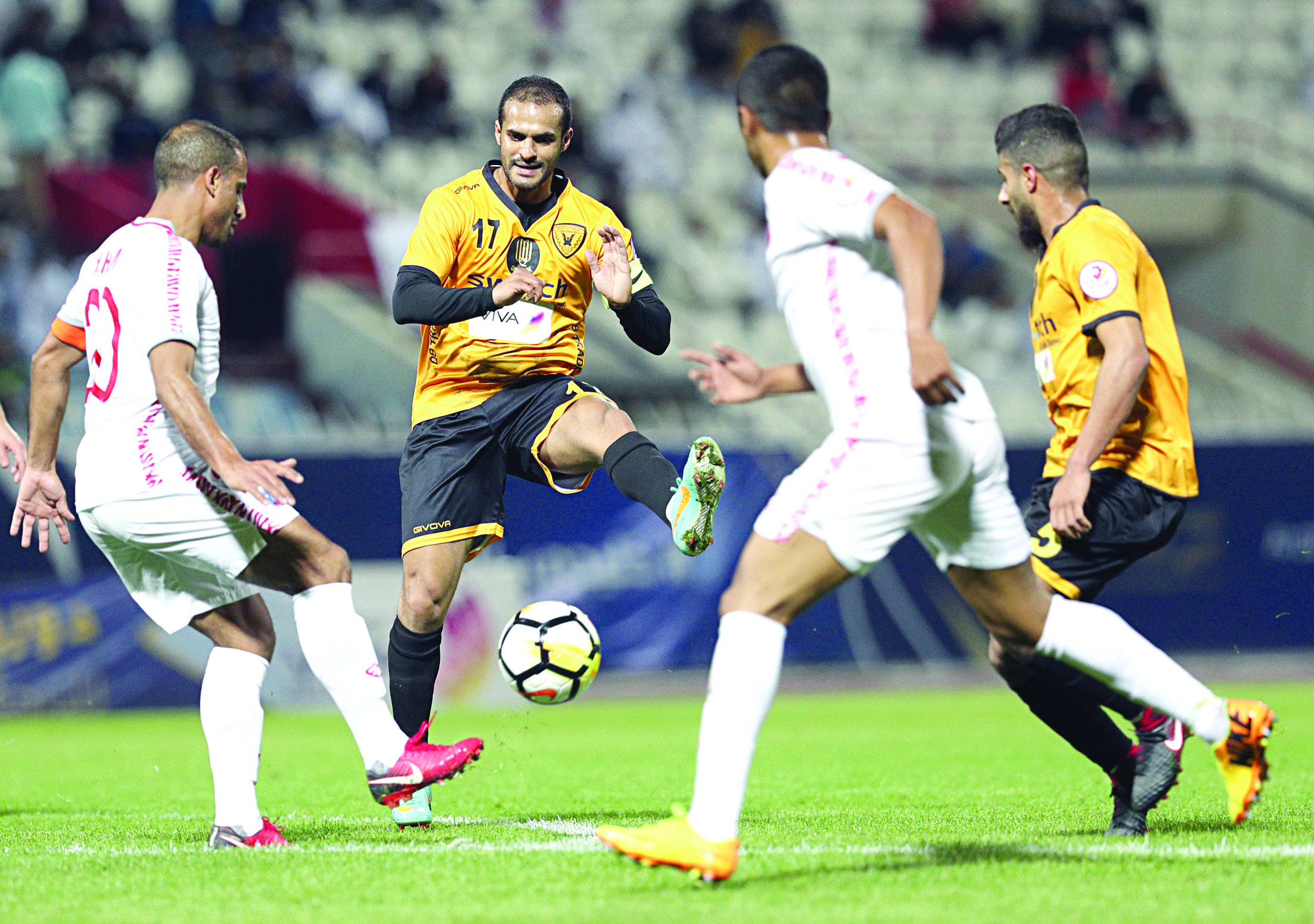 u0644u0627u0639u0628 u0627u0644u0643u0648u064au062a u062du0633u064au0646 u062du0627u0643u0645 u064au0642u0637u0639 u0627u0644u0643u0631u0629 u0645u0646 u0627u0645u0627u0645 u0628u062fu0631 u0627u0644u0645u0637u0648u0639  tt  (u0627u0644u0623u0632u0631u0642 u062fu0648u062a u0643u0648u0645)