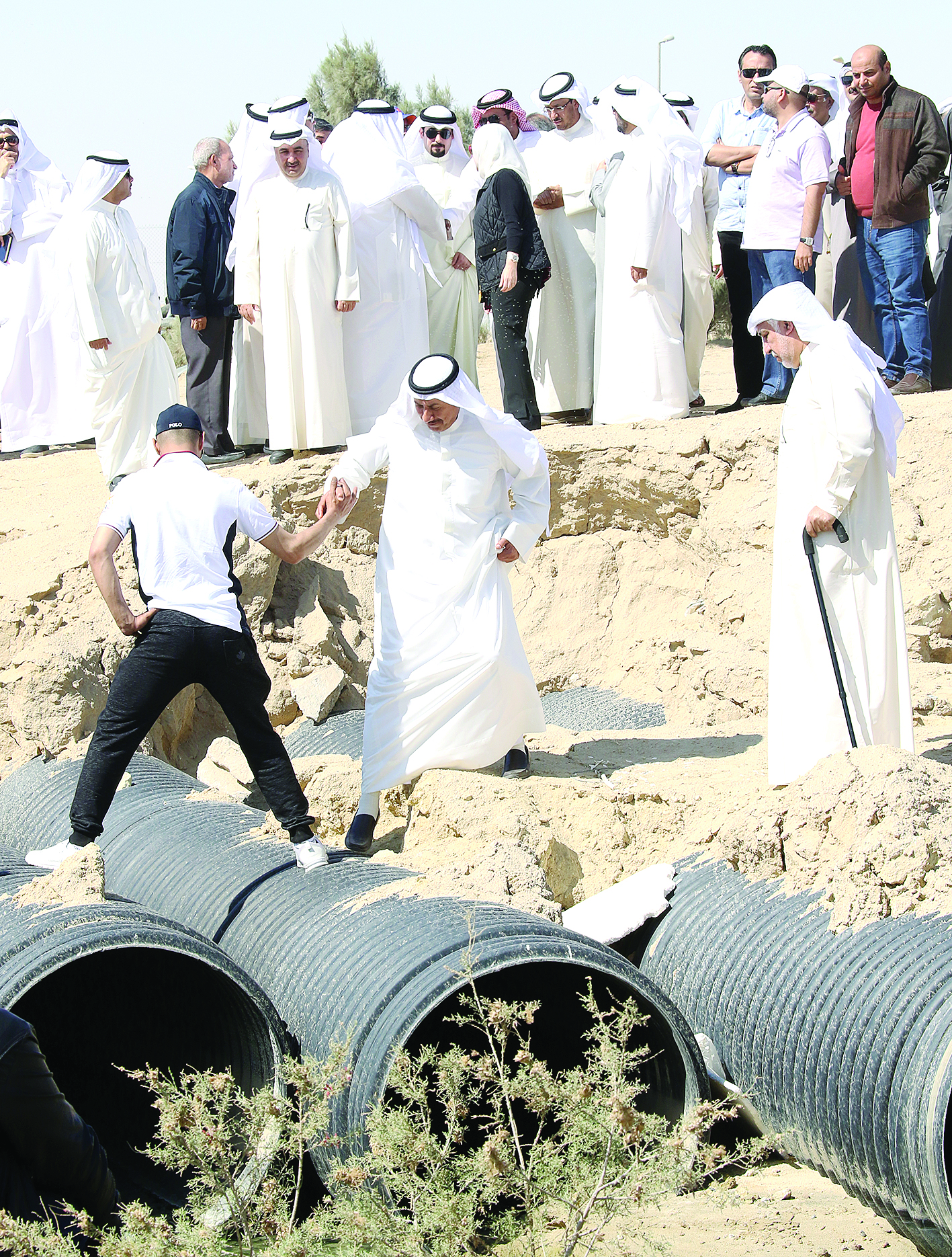 الوزير الرومي ينزل لمعاينة الأنابيب