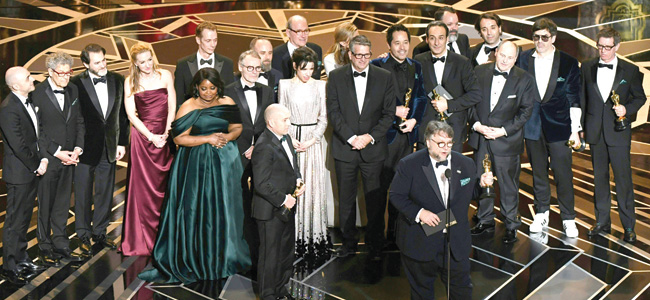 u062cu064au064au0631u0645u0648 u062fu064au0644 u0645u0639 u0641u0631u064au0642 u0639u0645u0644 u0641u064au0644u0645 u00abThe Shape of Wateru00bb  