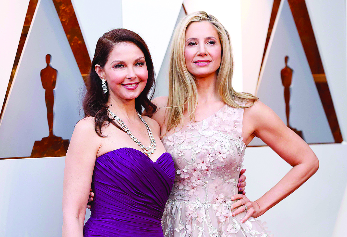 آشلي جود وميرا سورفينو