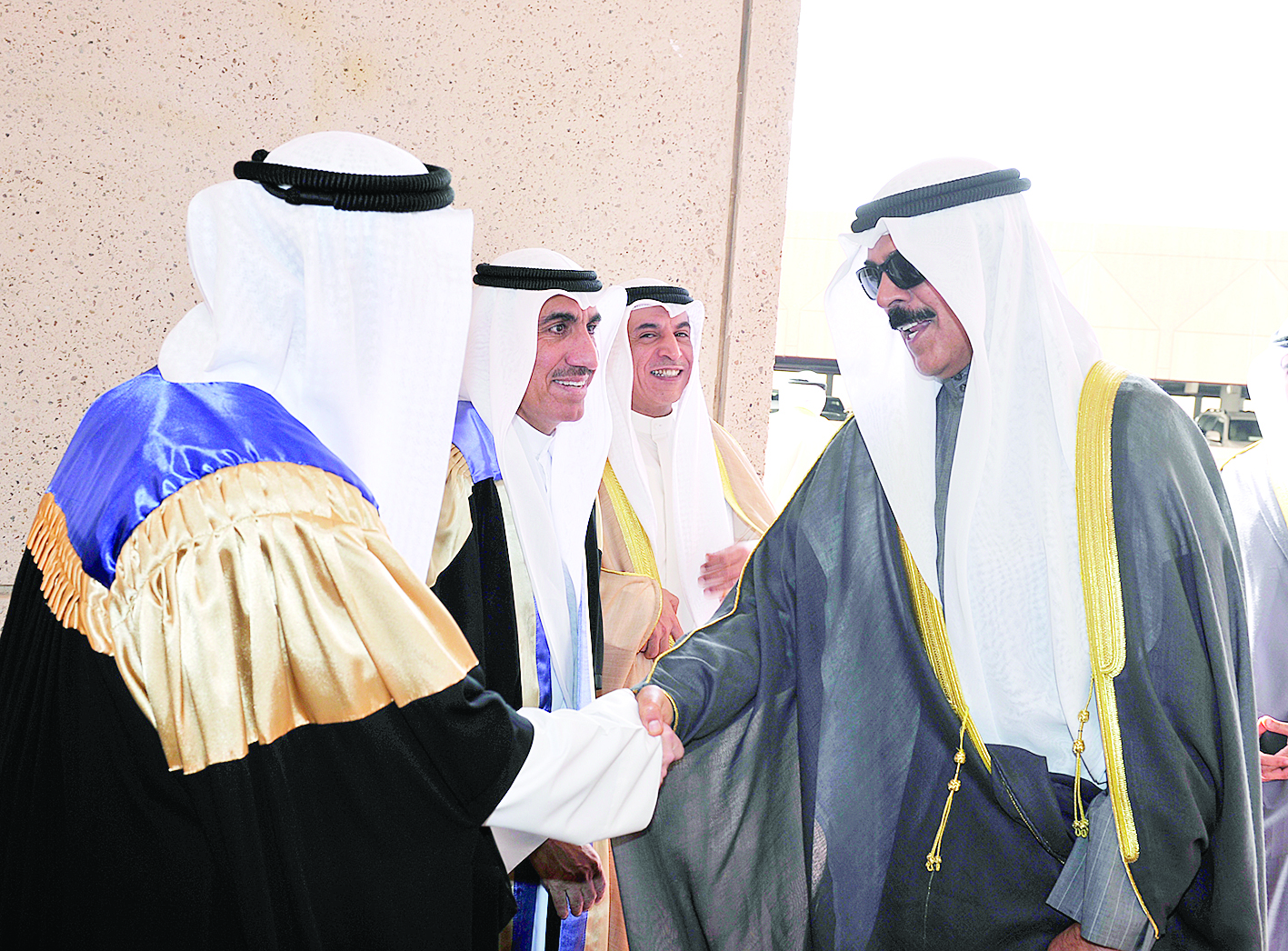 محمد الخالد وفي استقباله إدارة الجامعة