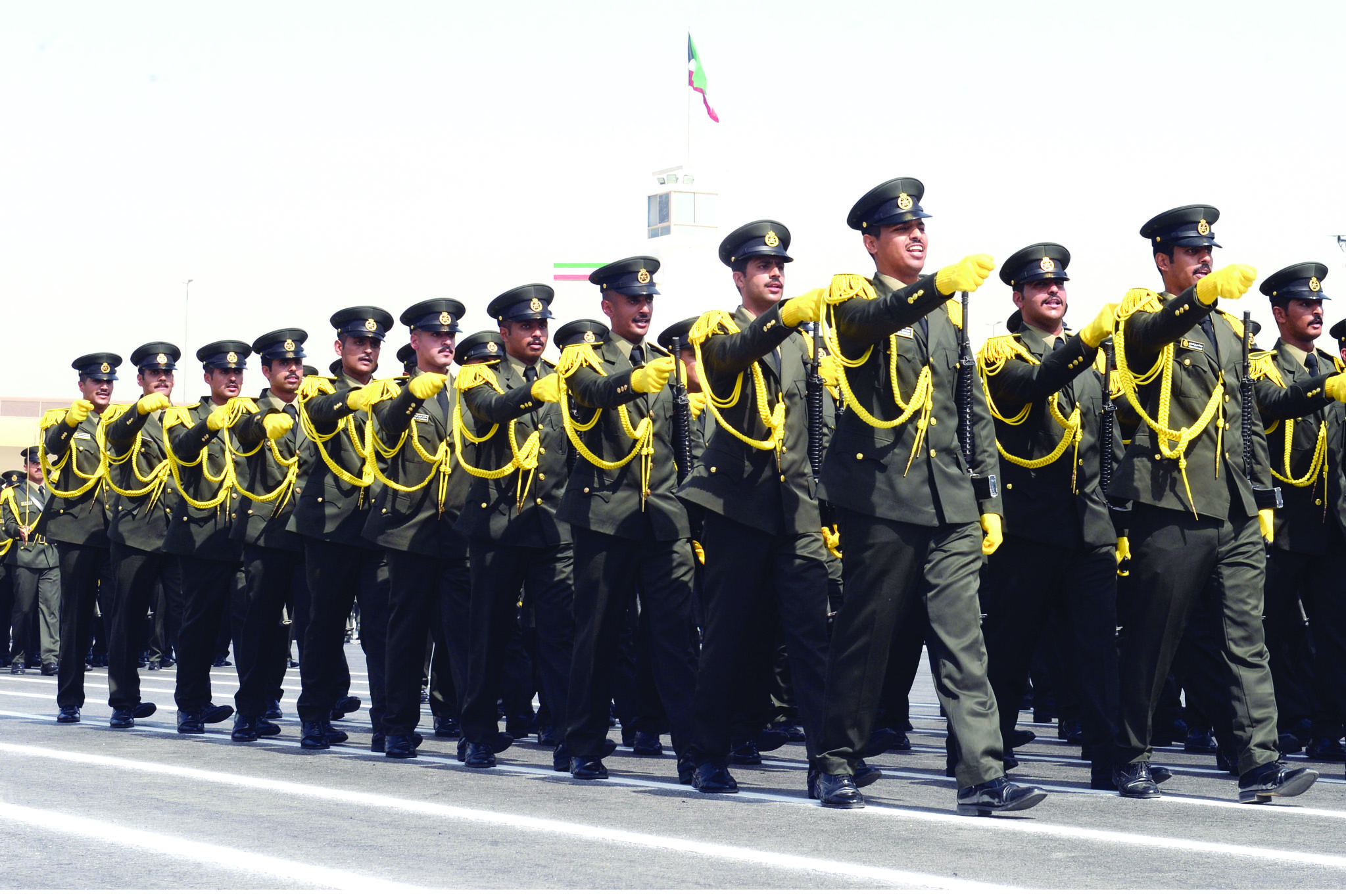 استعراض الضباط الخريجين 