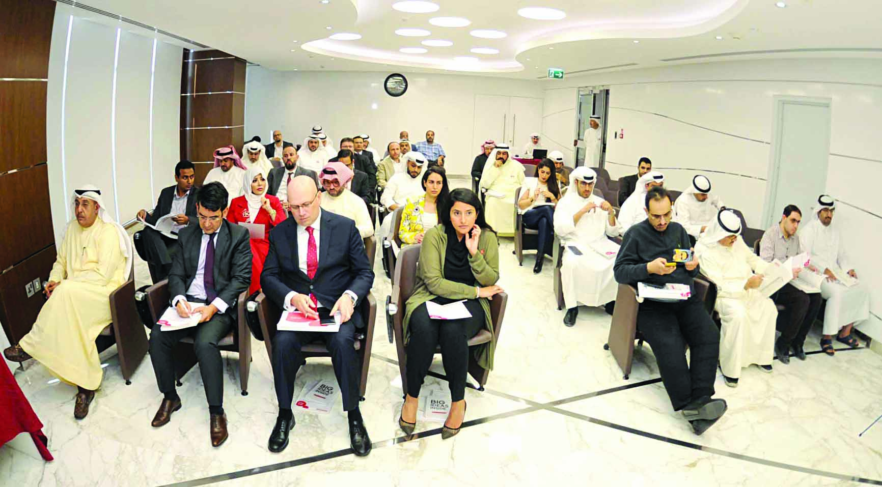 مشاركون في المؤتمر