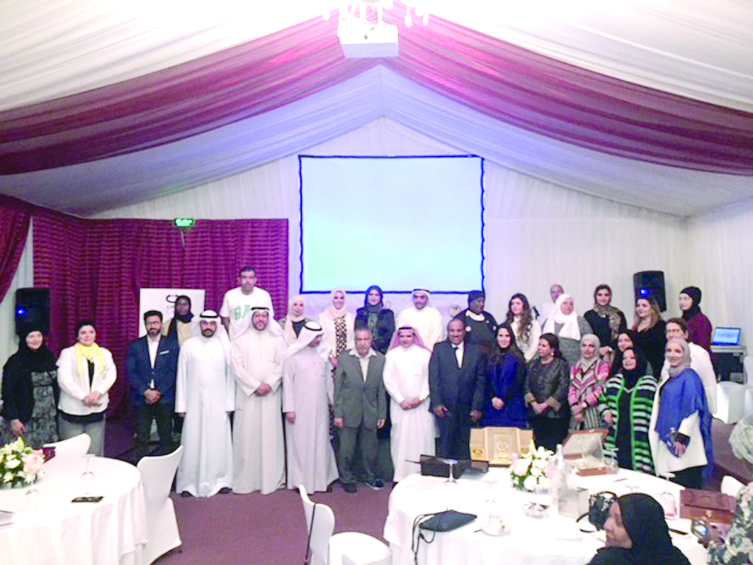 u0635u0648u0631u0629 u062cu0645u0627u0639u064au0629 u0644u0644u0645u0634u0627u0631u0643u064au0646 u0641u064a u0627u0644u0627u062du062au0641u0627u0644    t     (u062au0635u0648u064au0631 u0637u0627u0631u0642 u0639u0632u0627u0644u062fu064au0646)