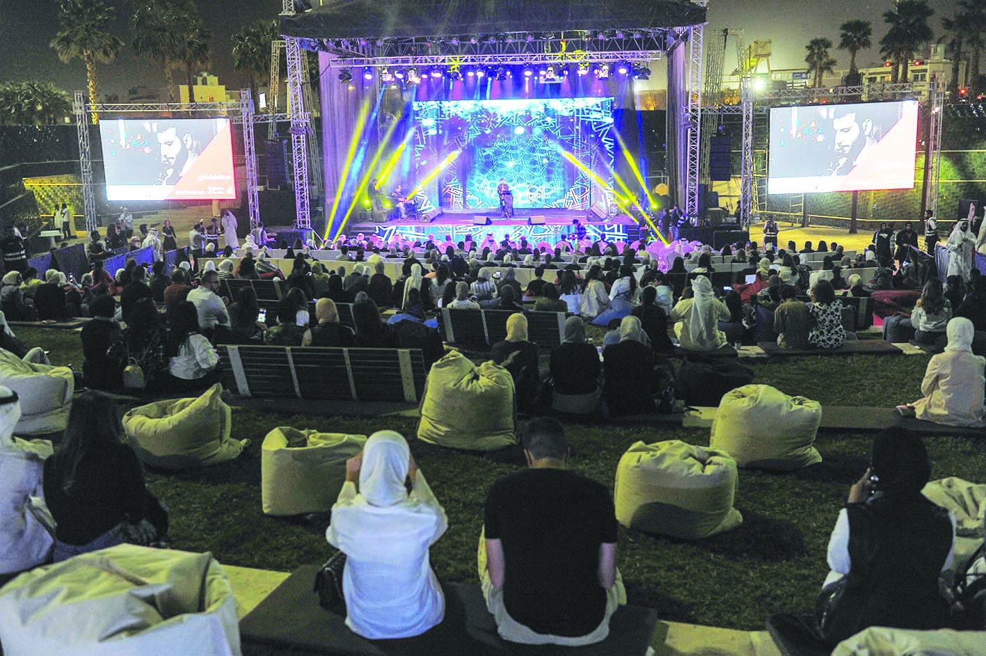 مشهد عام لإحدى فقرات المهرجان 	(تصوير أسعد عبدالله)