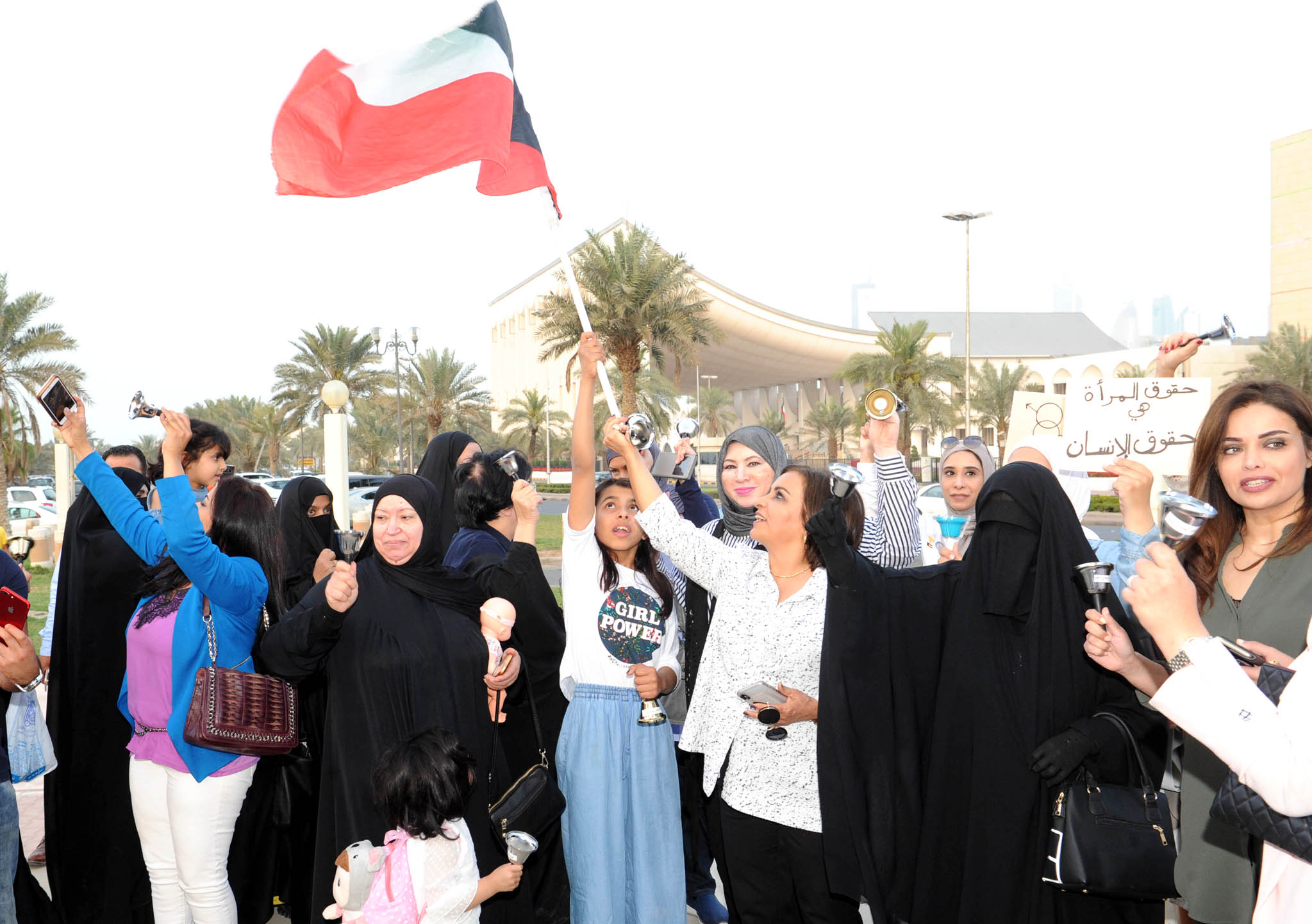 u0645u0637u0627u0644u0628u0627u062a u0646u0633u0627u0626u064au0629 u062au062du062a u0645u0638u0644u0629 u0639u0644u0645 u0627u0644u0643u0648u064au062a t (u062au0635u0648u064au0631 u0637u0627u0631u0642 u0639u0632u0627u0644u062fu064au0646)