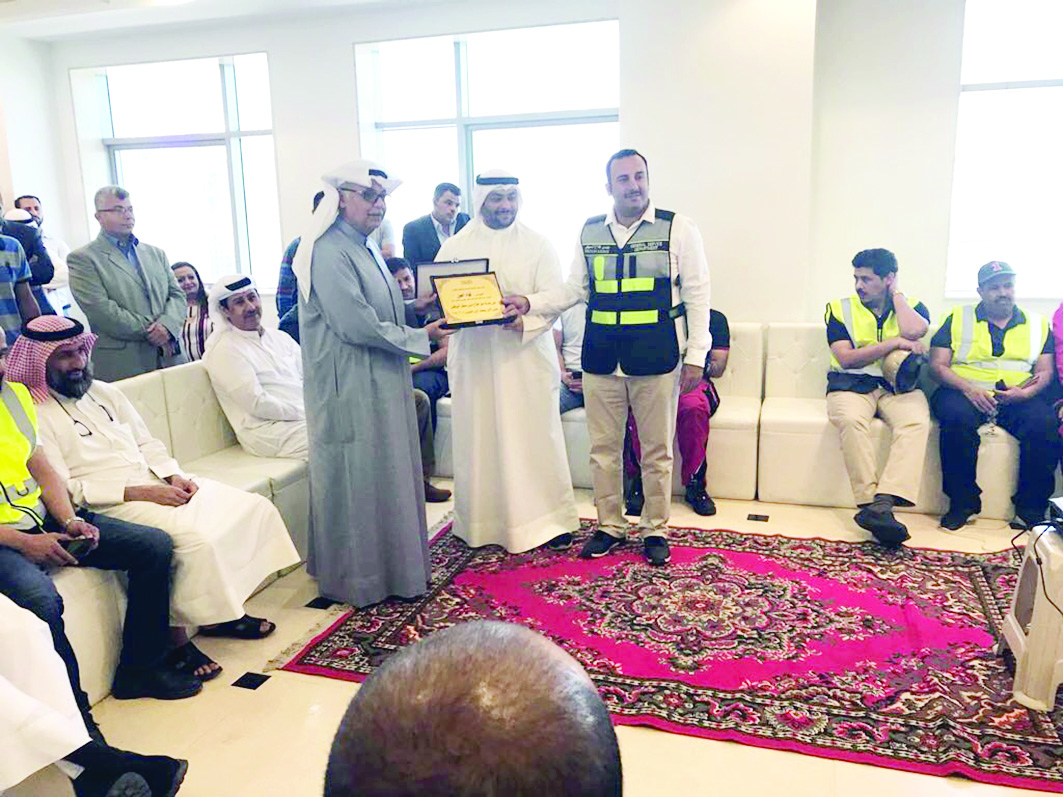 السبيعي والقضيبي يكرمان العون 