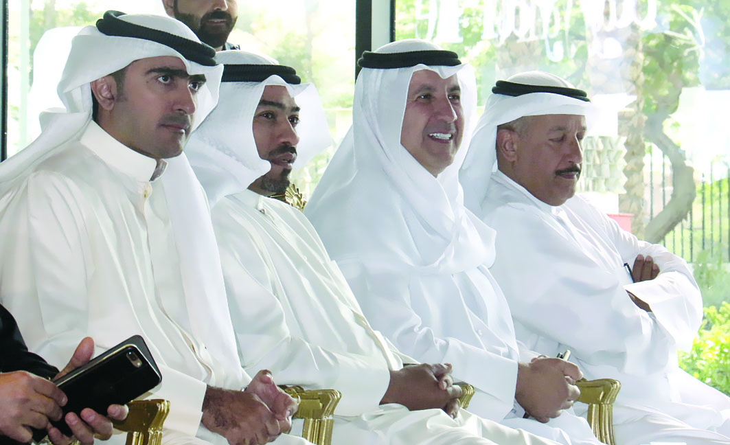 حمد السريع ونبيل الجريسي مع ضيفين في الحفل