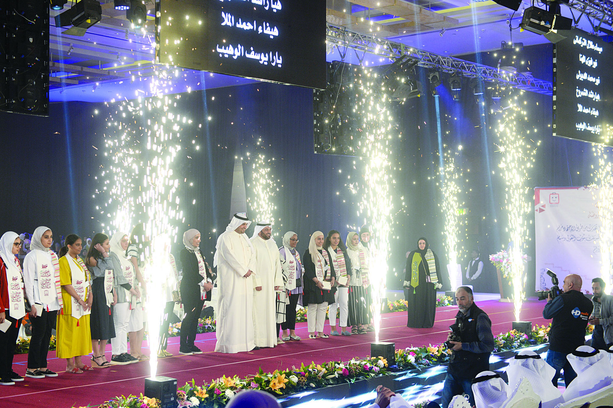 الصالح والشراح مع عدد من المكرمات 	