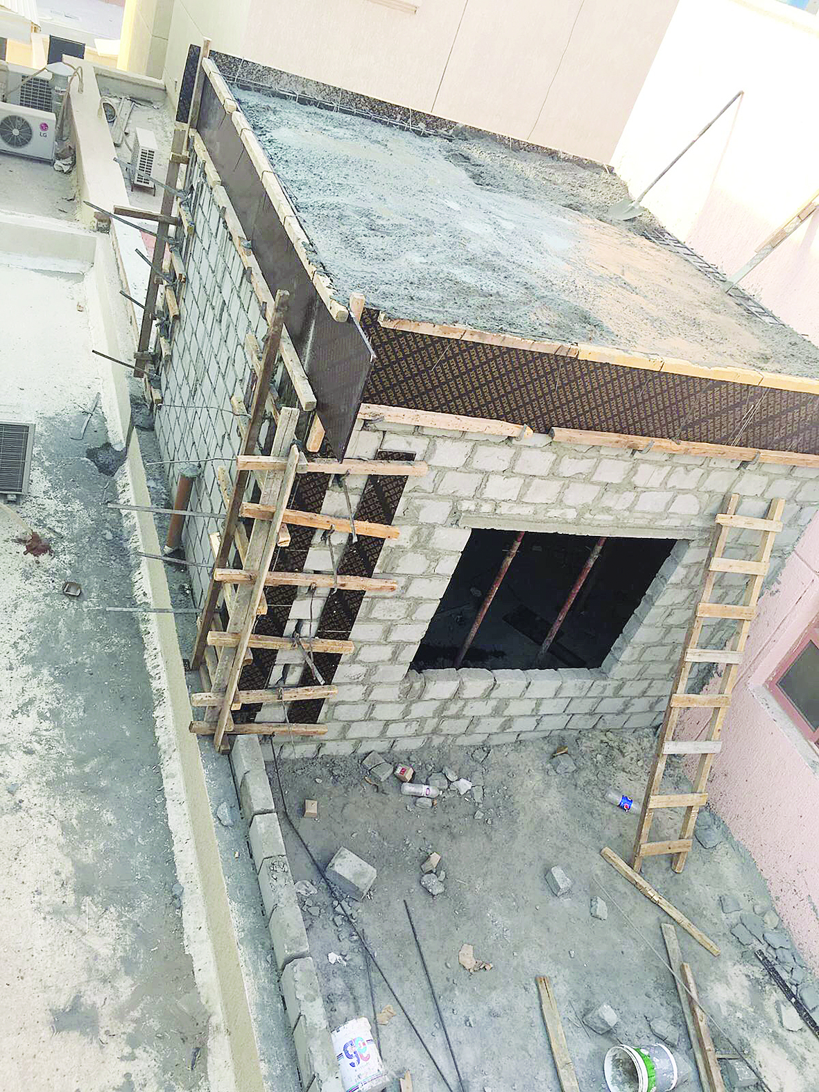 العمل بإنشاء غرفة مخالفة