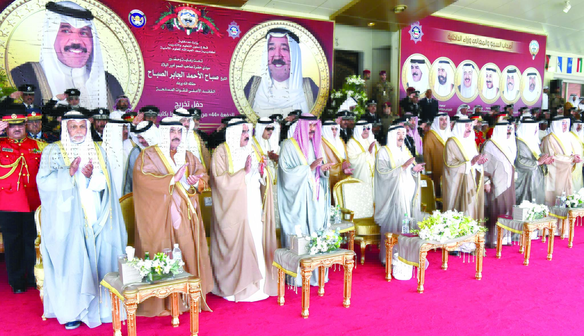 صاحب السمو وولي العهد وكبار الشيوخ والمسؤولين