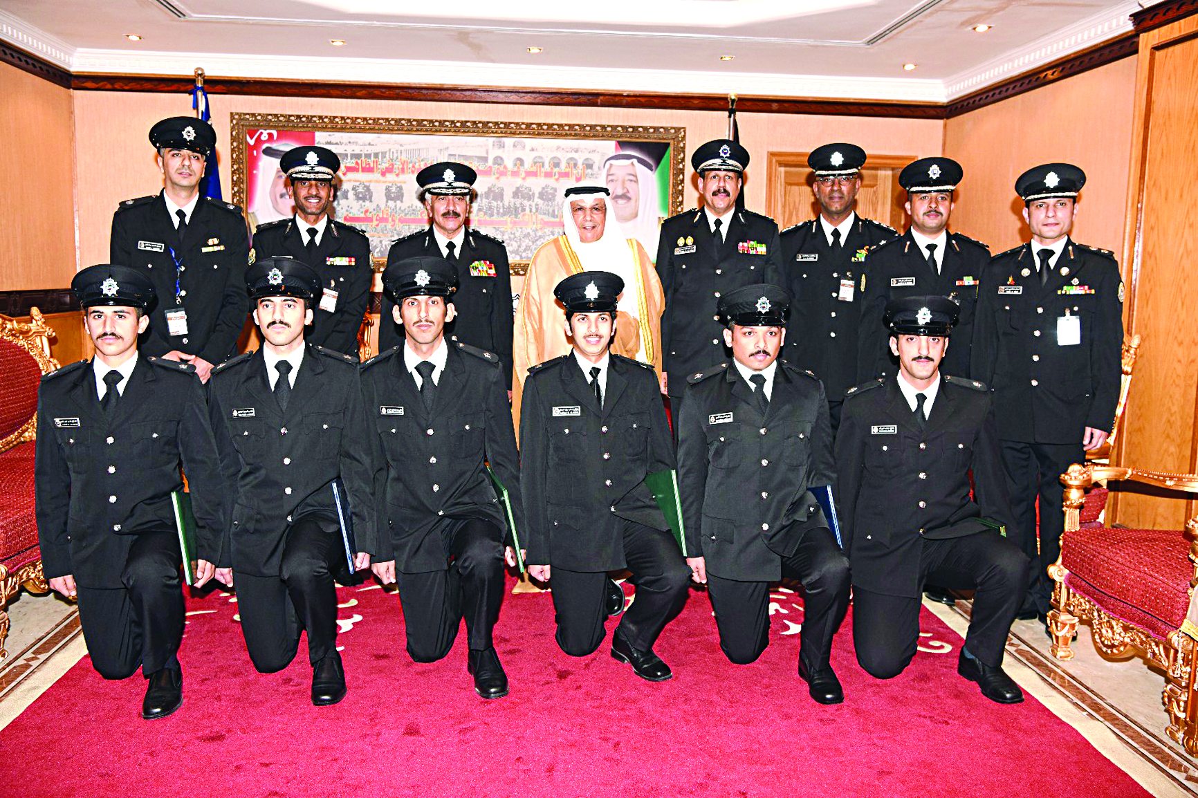 الجراح متوسطاً الضباط المعينين