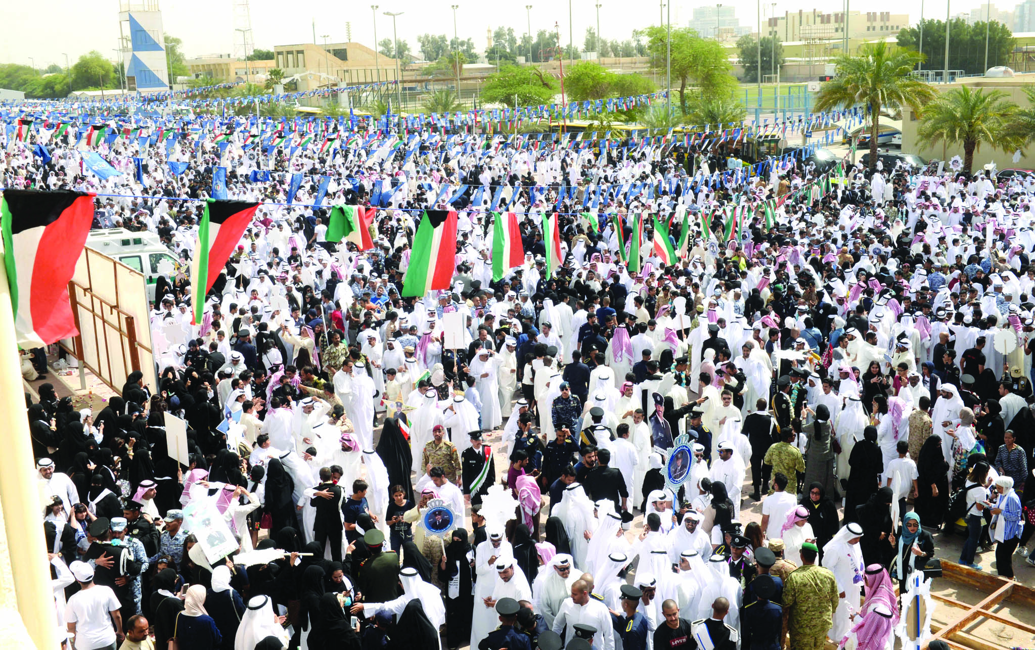 حضور حاشد في اليوم المشهود