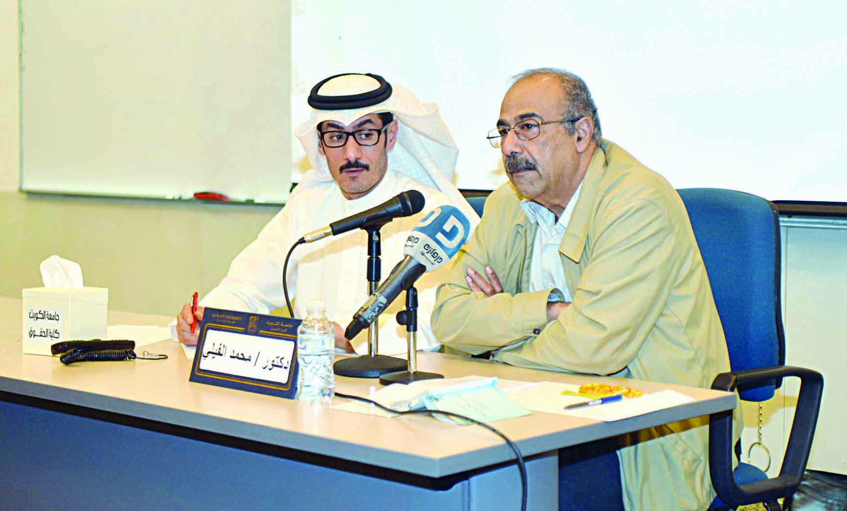 u0627u0644u0641u064au0644u064a u0645u062au062du062fu062bu0627u064b u0641u064a u0627u0644u0646u062fu0648u0629 t(u062au0635u0648u064au0631 u0646u0627u064au0641 u0627u0644u0639u0642u0644u0629)