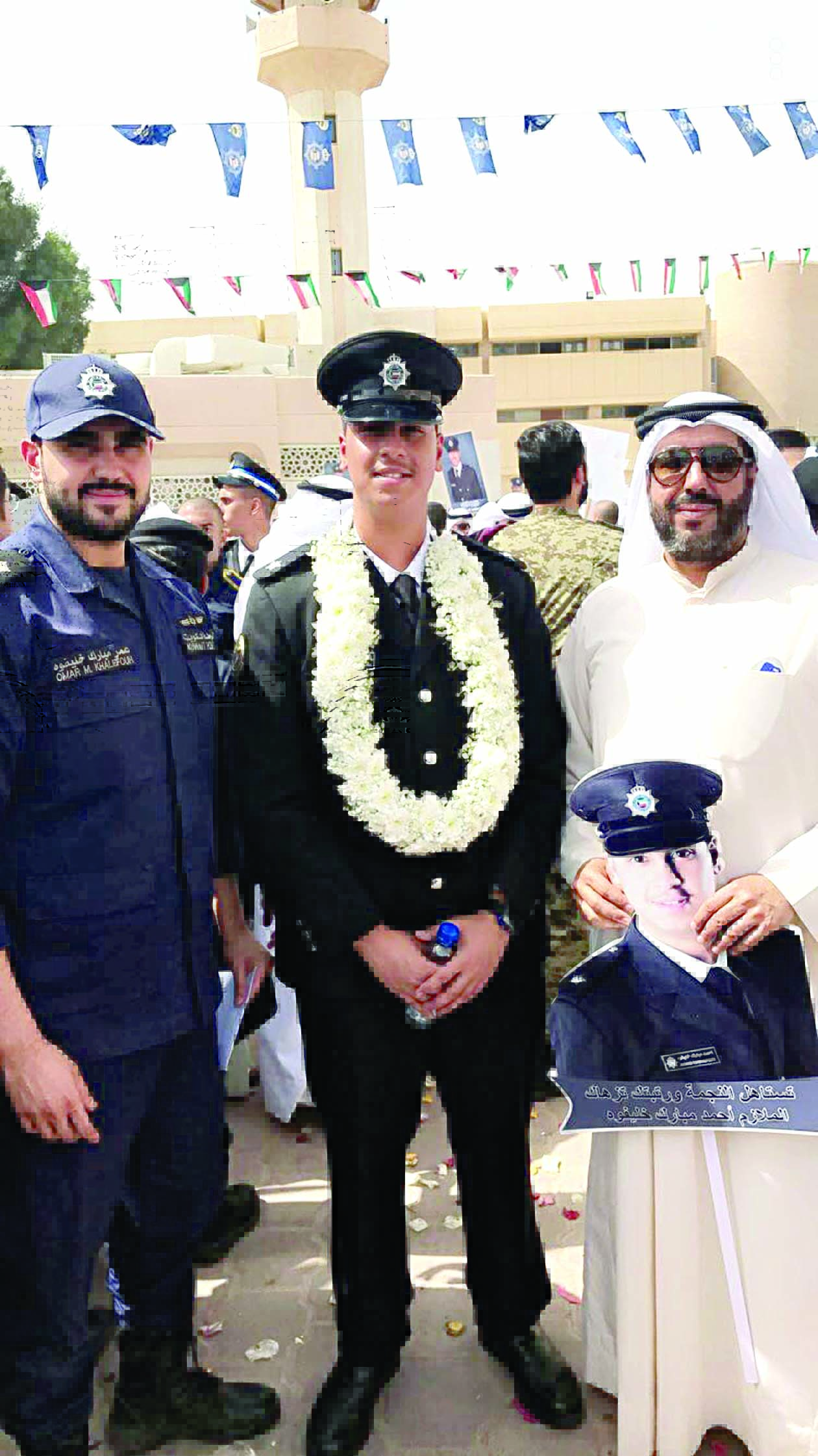 العميد مبارك خليفوه مع نجله أحمد