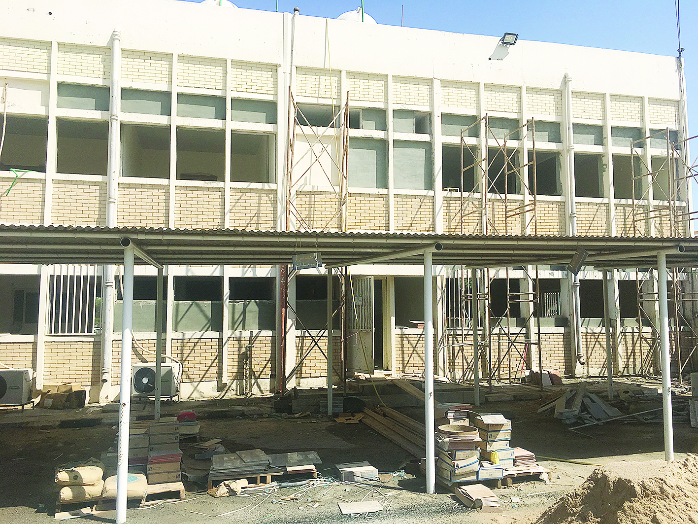 مبنى «الداخلية» المهمل رغم سقالة الترميم القائمة منذ سنوات