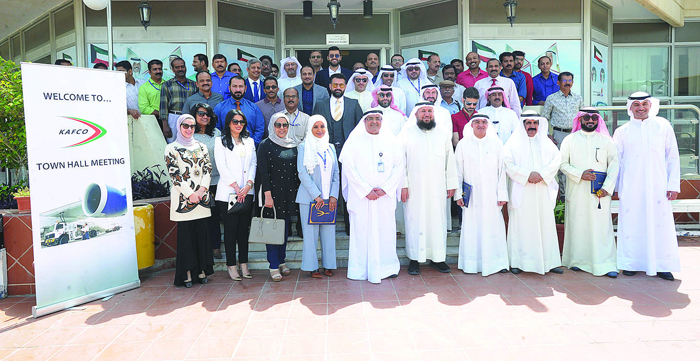 u0627u0644u0644u0648u063au0627u0646u064a u0648u0628u0648u0631u0633u0644u064a u064au062au0648u0633u0651u0637u0627u0646 u0645u0648u0638u0651u0641u064a u0627u0644u0634u0631u0643u0629 u0648u0627u0644u0645u0643u0631u0651u0645u064au0646 t(u062au0635u0648u064au0631 u0643u0631u0645 u0630u064au0627u0628)