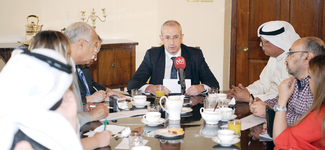 u0627u0644u0633u0641u064au0631 u062fu0627u0641u0646u0628u0648u0631u062a u0645u062au062du062fu062bu0627u064b u0644u0644u0635u062du0627u0641u064au064au0646t (u062au0635u0648u064au0631 u0637u0627u0631u0642 u0639u0632u0627u0644u062fu064au0646)