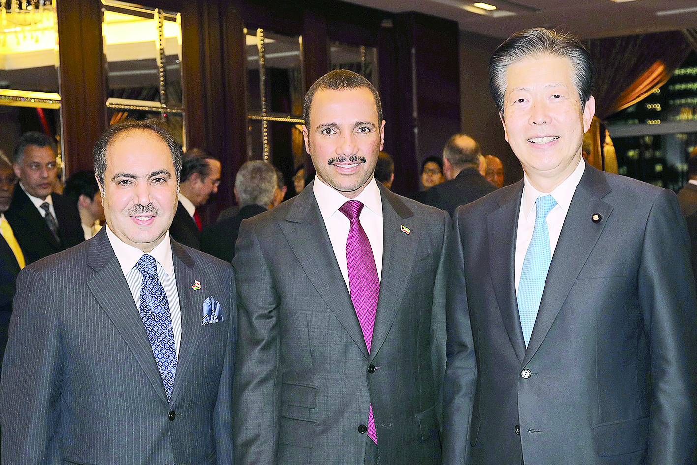 الغانم متوسطاً السفير العتيبي ورئيس لجنة الصداقة الثنائية