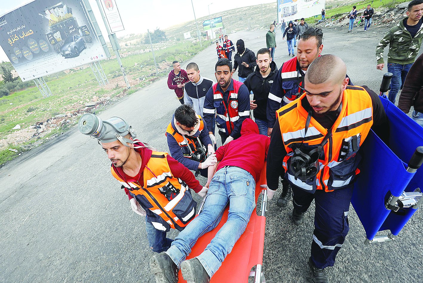 u0645u0633u0639u0641u0648u0646 u064au0646u0642u0644u0648u0646 u062cu0631u064au062du0627u064b u0641u0644u0633u0637u064au0646u064au0627u064b u0623u0635u064au0628 u0641u064a u0635u062fu0627u0645u0627u062a u0645u0639 u0627u0644u0642u0648u0627u062a u0627u0644u0625u0633u0631u0627u0626u064au0644u064au0629 u0642u0631u0628 u0631u0627u0645 u0627u0644u0644u0647t (u0631u0648u064au062au0631u0632)