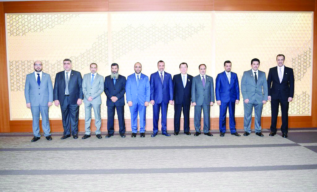 الغانم متوسطاً أعضاء الوفد وممثل الشعبة البرلمانية اليابانية