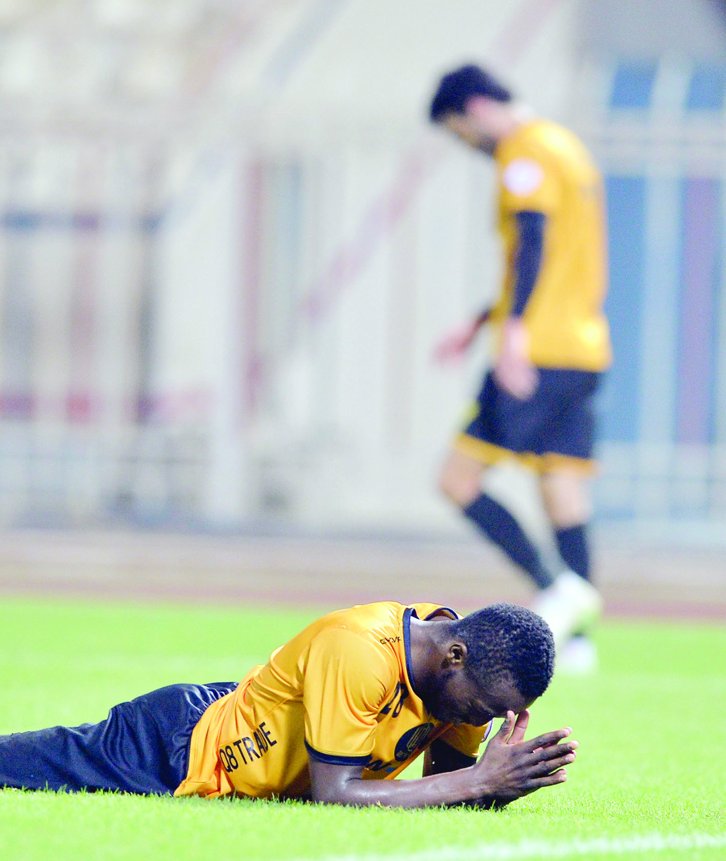 u0627u0644u0639u0627u062cu064a u062fu064au0627u0628u064a u0645u062au062du0633u0651u0631u0627u064b u0639u0644u0649 u0625u0636u0627u0639u0629 u0641u0631u0635u0629 u0623u0645u0627u0645 u0643u0627u0638u0645u0629  t   (u0627u0644u0623u0632u0631u0642 u062fu0648u062a u0643u0648u0645)