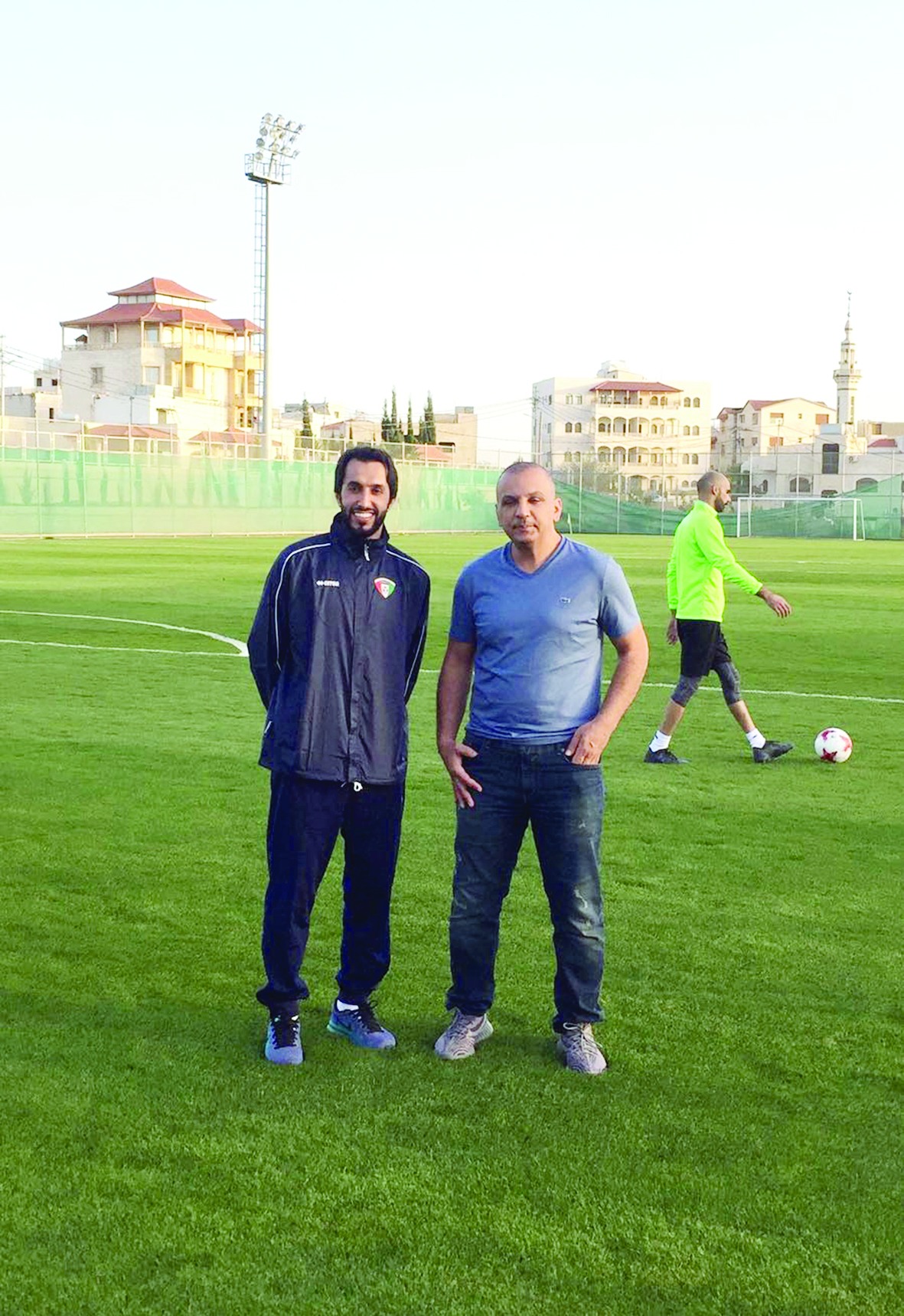 مشعل الربيّع وفهد عوض في ملعب التدريب 