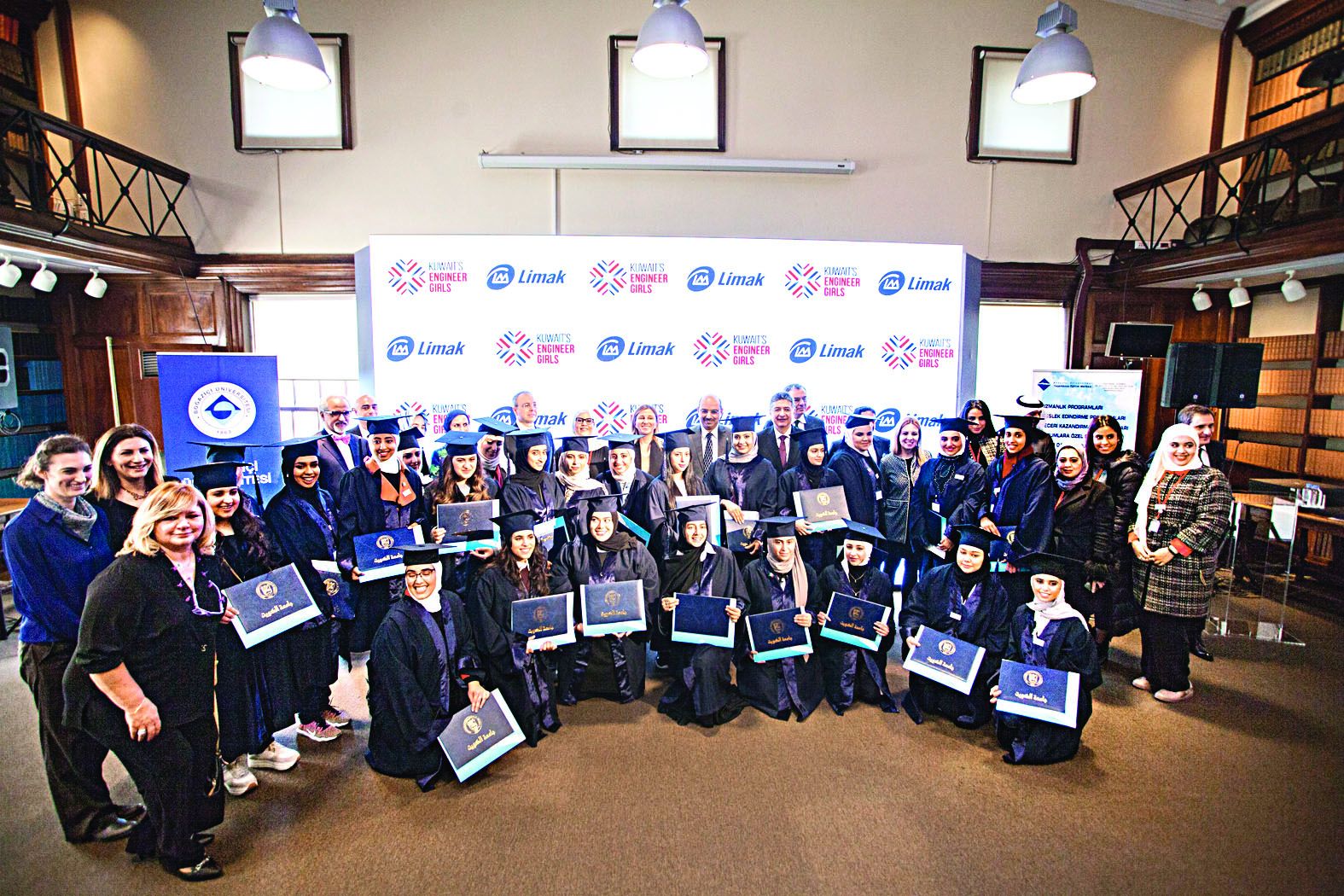 صورة جماعية للمهندسات الكويتيات 