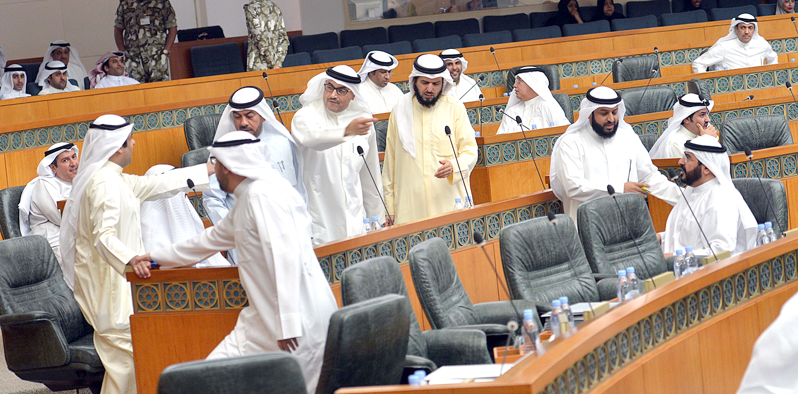 محاولات للحيلولة دون تطور السجال بين العدساني والمطير فيما فهاد يهدئ حماد